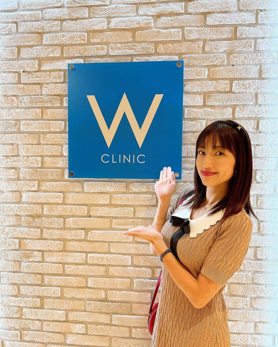 庄司ゆうこさんのインスタグラム写真 - (庄司ゆうこInstagram)「前からずっと行ってみたかった @w_clinic_ に行ってきました❣️ 大阪在住の友達とか周りに通ってる子が何人かいて大阪出張のときに行こうと思いつつなかなか行けなかったけどようやく行けた✨😍 ちょうどふくらはぎの張りが気になっていて、ボトックス打ってきました🤗 ちょっとチクってするくらいの痛みはあったけど先生の手際が良くて10分くらいで終わりました❗️✨ 1カ月後くらいにはほっそりしたふくらはぎになるみたいで楽しみだなぁ🤗 終わった後は、上にあるveganカフェでデトックスティーを頂き、ゆっくり寛げました❣️ 他にも美容のメニュー盛り沢山なので、関西に住んでる方で美容好きな方は是非行ってみてくださいね🥰 #wクリニック#心斎橋#大阪#美容クリニック#美容クリニック大阪#ボトックス#ふくらはぎ#ふくらはぎボトックス #ふくらはぎ痩せ #vegan#vegancafe」5月25日 13時45分 - yuko.shoji