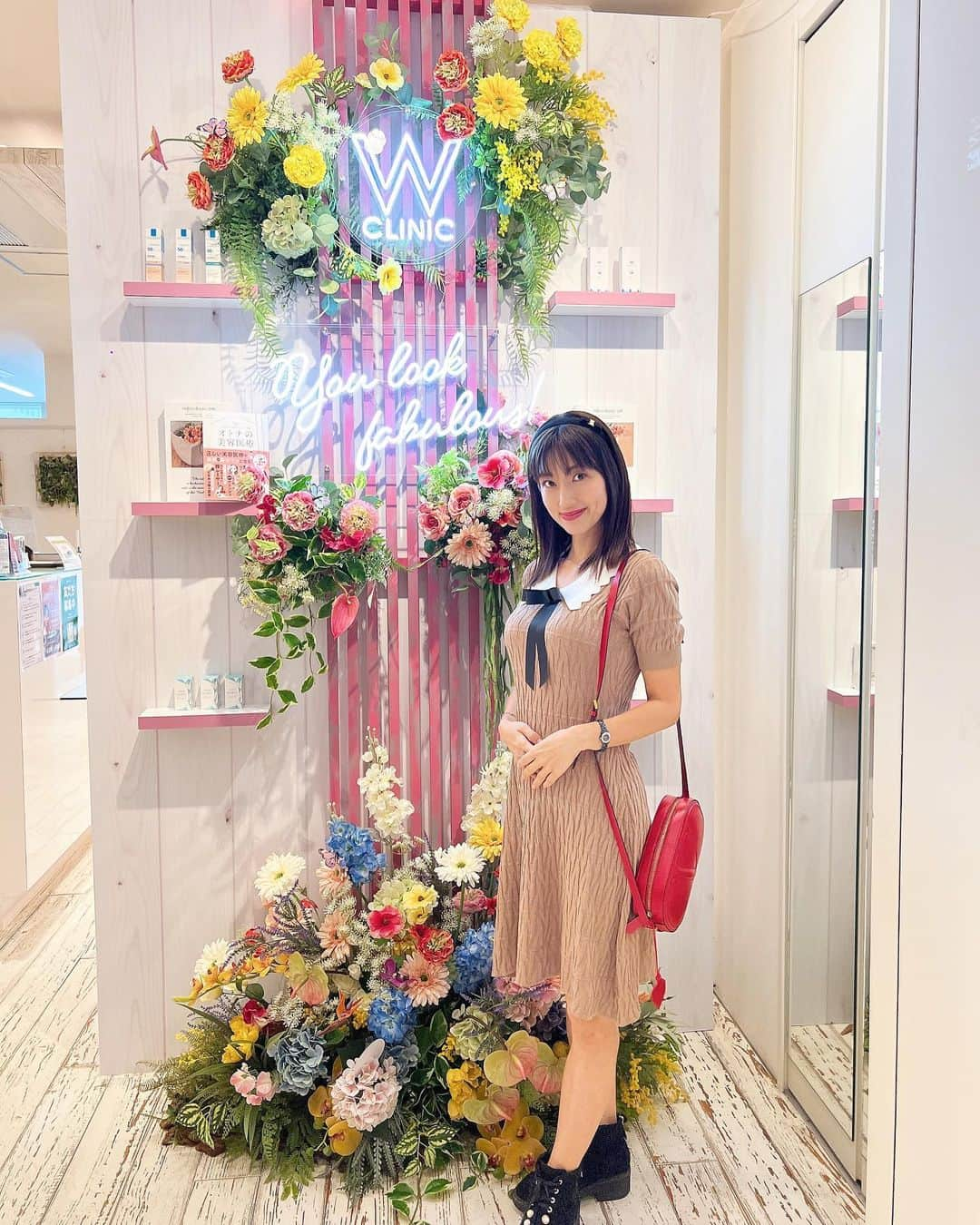 庄司ゆうこさんのインスタグラム写真 - (庄司ゆうこInstagram)「前からずっと行ってみたかった @w_clinic_ に行ってきました❣️ 大阪在住の友達とか周りに通ってる子が何人かいて大阪出張のときに行こうと思いつつなかなか行けなかったけどようやく行けた✨😍 ちょうどふくらはぎの張りが気になっていて、ボトックス打ってきました🤗 ちょっとチクってするくらいの痛みはあったけど先生の手際が良くて10分くらいで終わりました❗️✨ 1カ月後くらいにはほっそりしたふくらはぎになるみたいで楽しみだなぁ🤗 終わった後は、上にあるveganカフェでデトックスティーを頂き、ゆっくり寛げました❣️ 他にも美容のメニュー盛り沢山なので、関西に住んでる方で美容好きな方は是非行ってみてくださいね🥰 #wクリニック#心斎橋#大阪#美容クリニック#美容クリニック大阪#ボトックス#ふくらはぎ#ふくらはぎボトックス #ふくらはぎ痩せ #vegan#vegancafe」5月25日 13時45分 - yuko.shoji