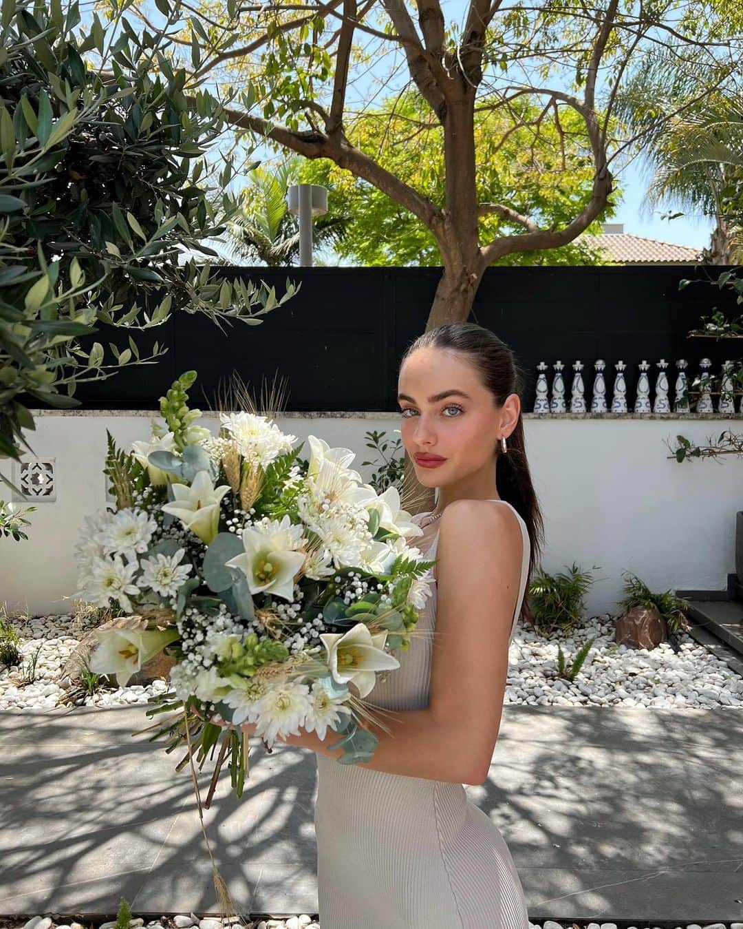 Yael Shelbiaさんのインスタグラム写真 - (Yael ShelbiaInstagram)「חג שמח 🤍🌾🌸」5月25日 23時17分 - yaelshelbia