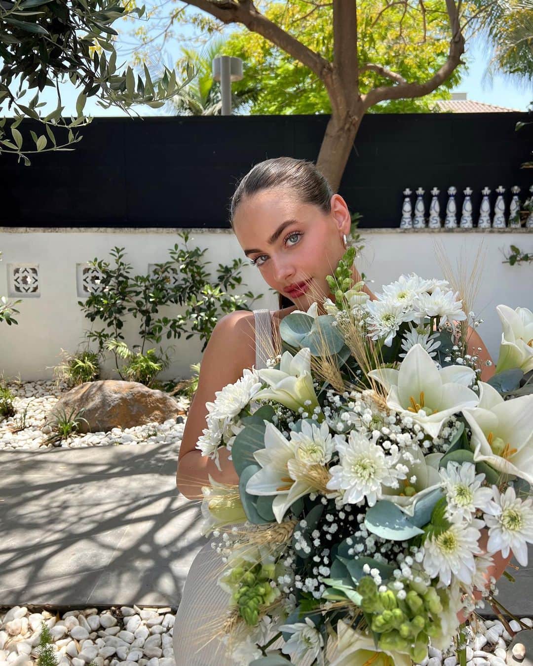 Yael Shelbiaさんのインスタグラム写真 - (Yael ShelbiaInstagram)「חג שמח 🤍🌾🌸」5月25日 23時17分 - yaelshelbia