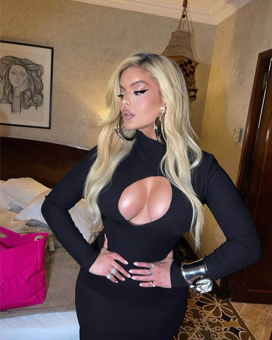 Bebe Rexhaのインスタグラム：「My look last night in Cannes 🍈 🍈 Custom dress by @defaience」