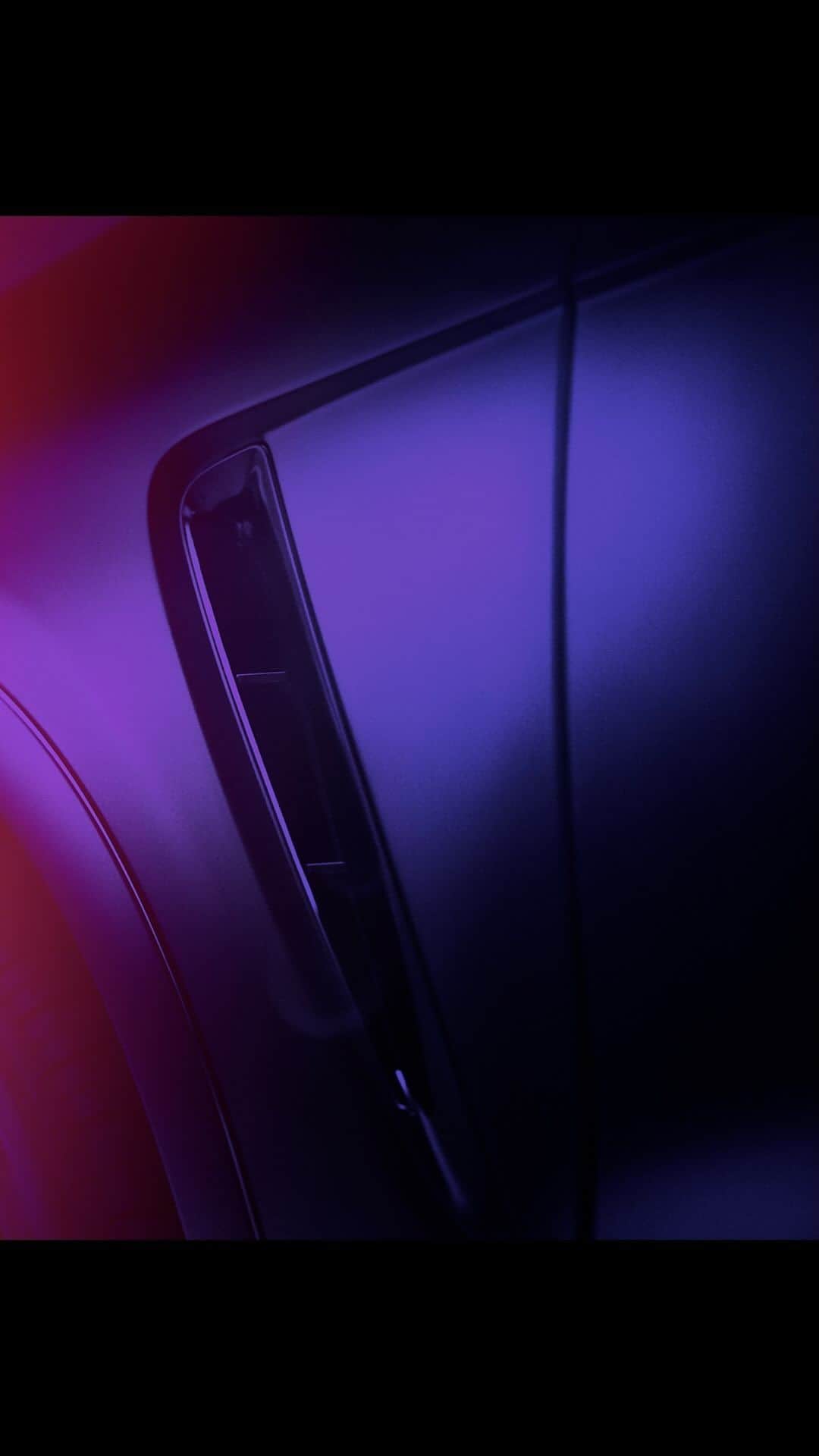 Jaguarのインスタグラム：「DOWN THE LINES  • AERODYNAMICS, FLUENT IN SPEED  • F-PACE SVR」