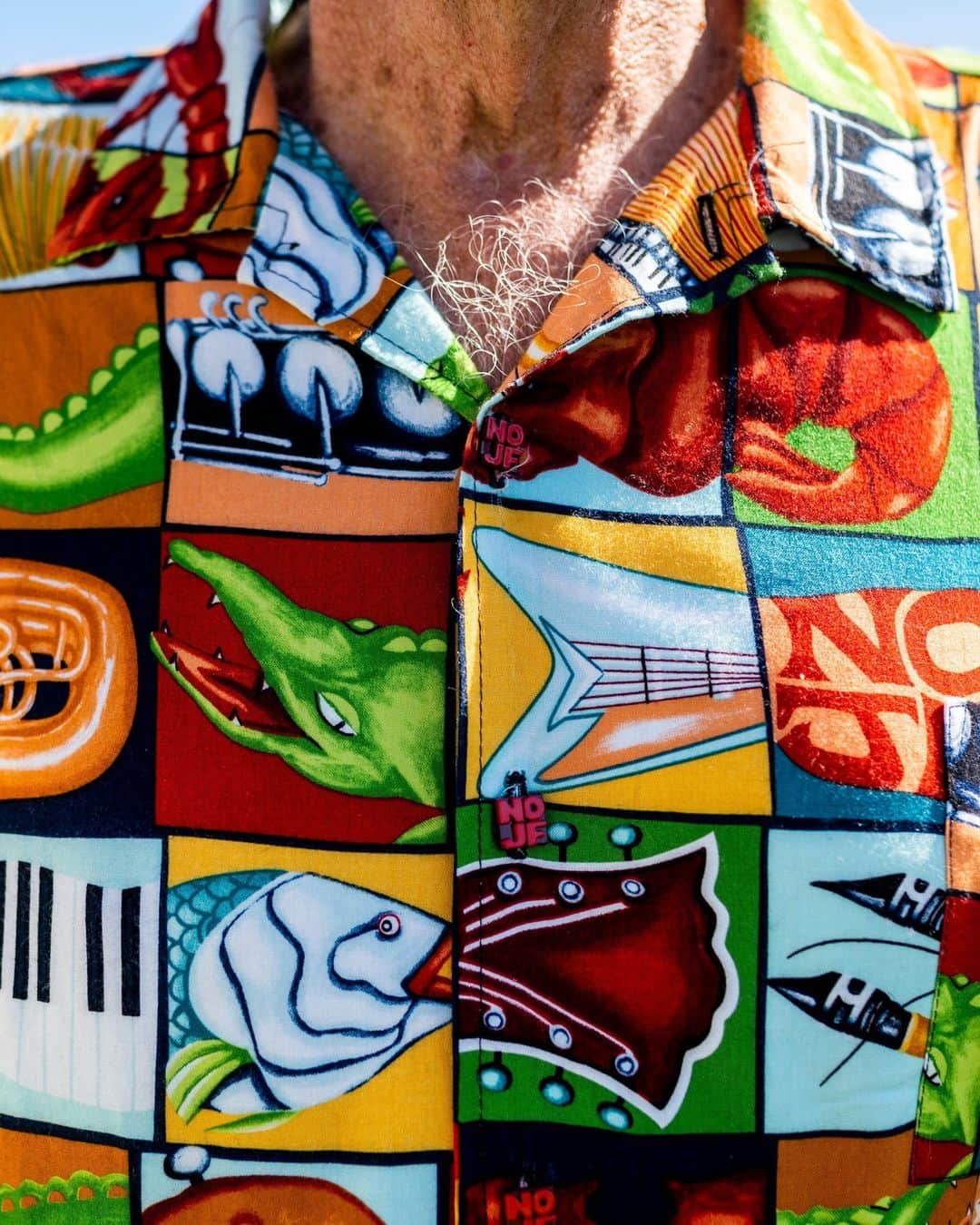 のインスタグラム：「A little-known brand called BayouWear that was born at a New Orleans jazz festival has come to reflect the city itself.  In 1975, while in graduate school at Tulane University, Bud Brimberg had to come up with a project for a business class. His idea: have an artist in New Orleans create a poster as merchandise for a local music festival that is now known as the New Orleans Jazz & Heritage Festival. Starting in 1981, he has also made printed Hawaiian shirts sold at the festival. After introducing the shirts, which also feature a unique motif each year, Brimberg started to offer other pieces, including shorts and dresses.  The clothes, called BayouWear, have turned into a sort of unofficial uniform for Jazz Fest attendees and performers like Irma Thomas, a soul singer and a festival fixture known for taking the stage in a custom dress featuring the latest print. Past prints have featured alligators, iris flowers, brass instruments, streetcars and palm trees.  Lisa Alexis, the director of the Office of Cultural Economy in New Orleans, said the BayouWear clothes have taken on a larger meaning for the city. “Everyone looks forward to the design each year,” she said. “It just seems to give a very comprehensive representation and feel of our New Orleans culture.”  See BayouWear on display at this year’s Jazz Fest at the link in bio. Photos by @ek_the_pj」