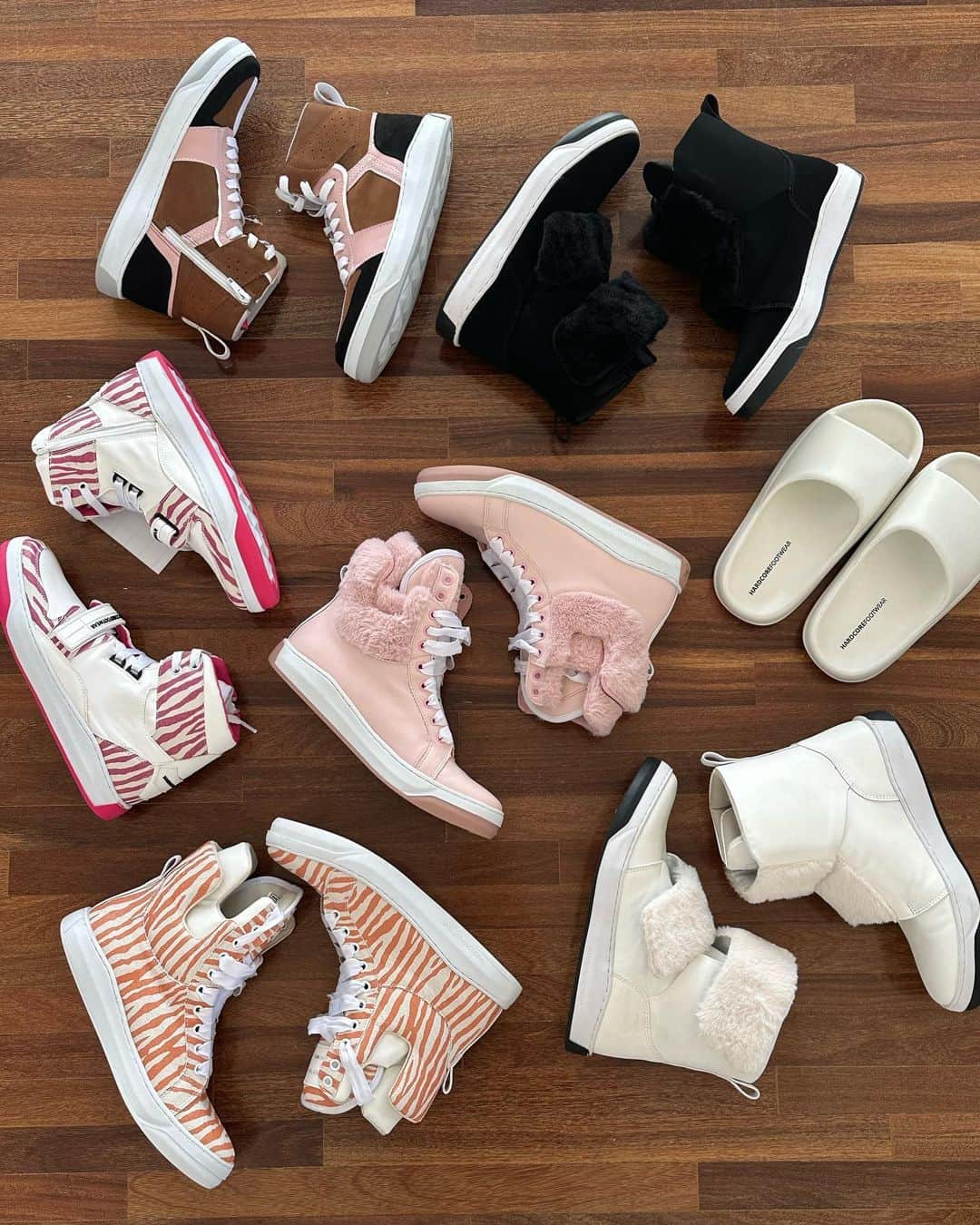 Juliana Salimeniのインスタグラム：「SORTEIO REALIZADO ✅ 🚨A minha marca de tênis @hardcorefootwear vai sortear 1 mil reais em compras! Quer participar? 🚨 Então FIQUE ATENTO as regrinhas:  -seguir o insta da marca @hardcorefootwear   -fazer 1 compra de qualquer produto pelo site ou Whats da @hardcorefootwear partir de hoje 25/05!  -após efetuar a compra, comentar aqui na foto com a frase: “comprei no site!”  O sorteio será realizado 08/06 antes do dia dos namorados no insta da marca ♥️」