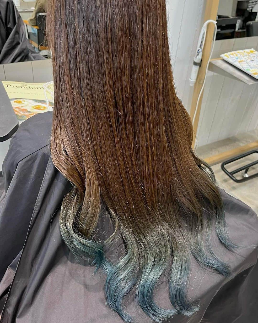 春奈るなのインスタグラム：「今日はGOOD DAY HAIRでカラーメンテとカット🥰 今回はいつもと違うカラー剤でグラデーションにしてもらったよ☺️ このくすみカラーも可愛い🐚✨ #gooddayhair #haircolor  #haircut」