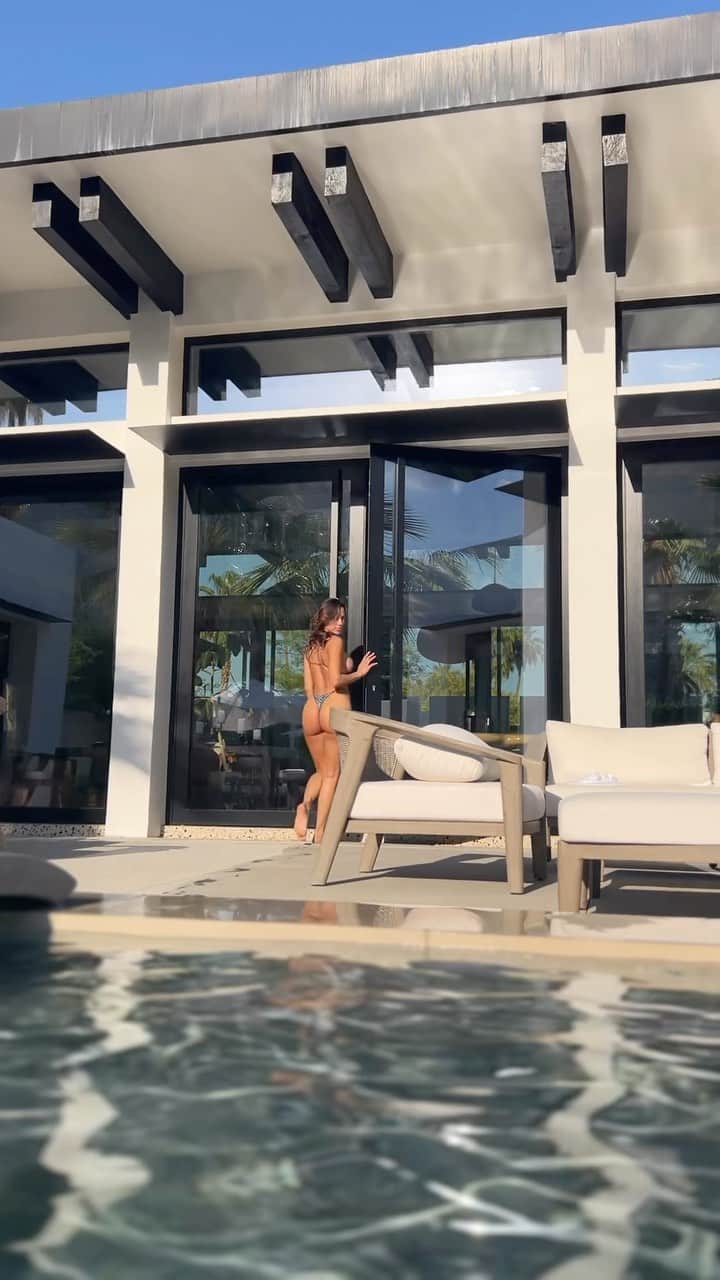 アナ・チエリのインスタグラム：「✨Day Dream on a Beautiful Day✨」