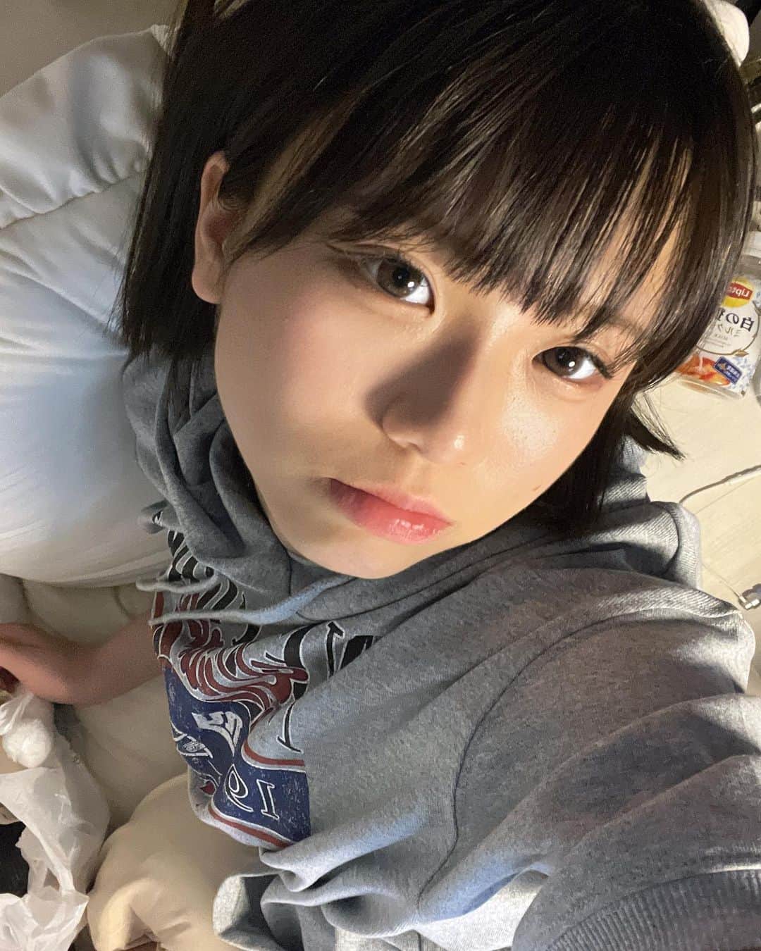 みつきなんだよねのインスタグラム：「みんな今日もおつかれ！おやすみ〜🌙」