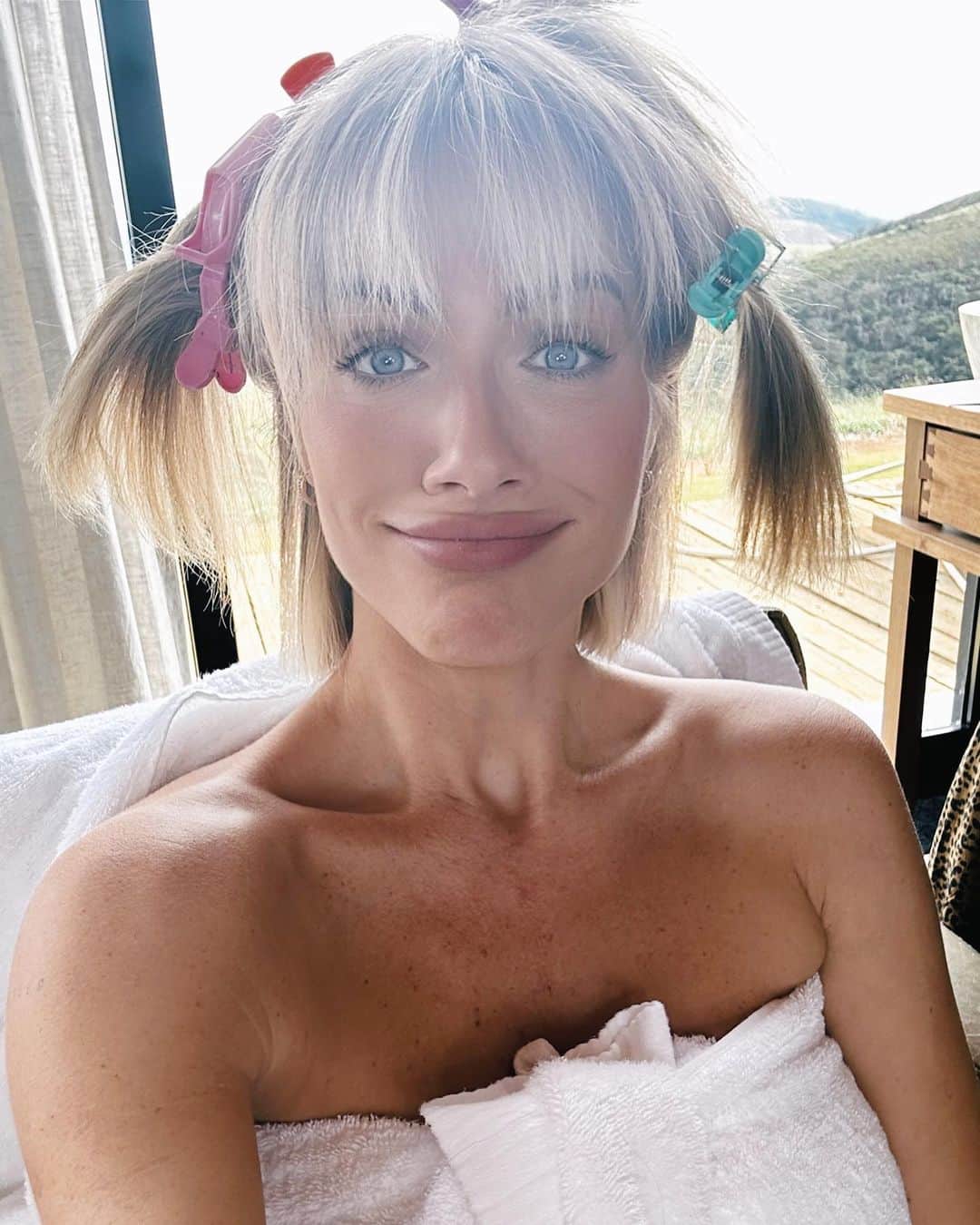 Giovanna Ewbankのインスタグラム：「Quem sou eu??? (passa pro lado) 🙇🏼‍♀️   1- Cynthia Doll 2- Helga 3- Angélica  Comenta aí, kkkkkkkk」
