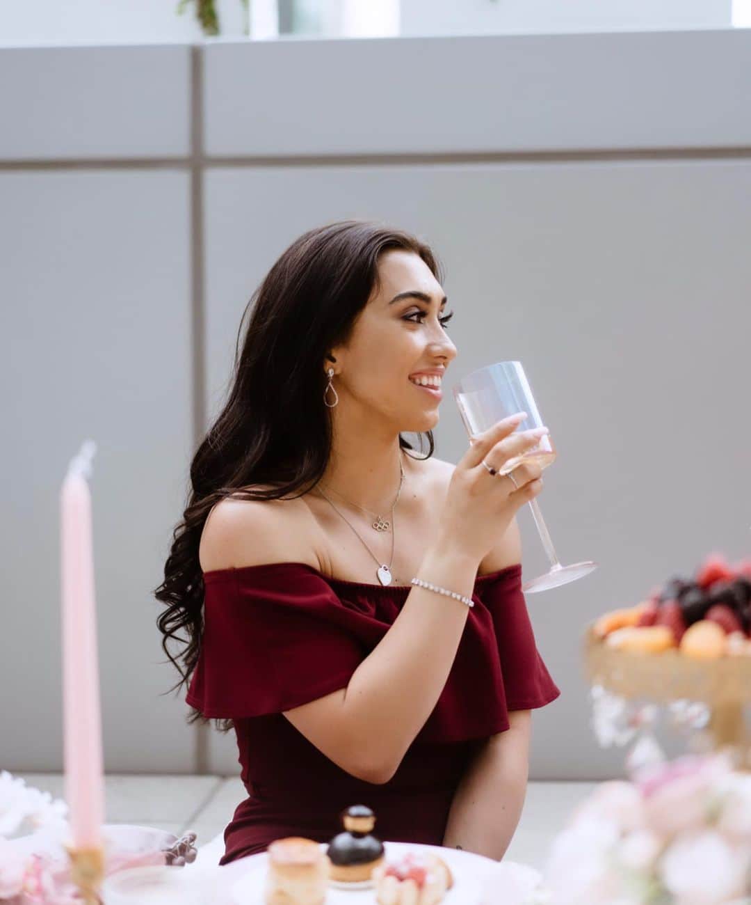 ガブリエル・デールマンのインスタグラム：「#MarriottPartner Part 2 of our beautiful rooftop picnic @ritzcarltontoronto which is part of @marriottbonvoy’s 30 hotel brands.  Such a great idea if you're ever celebrating something special 💘 their hotel brands literally have endless opportunities. Where will they take you? #marriottbonvoy」