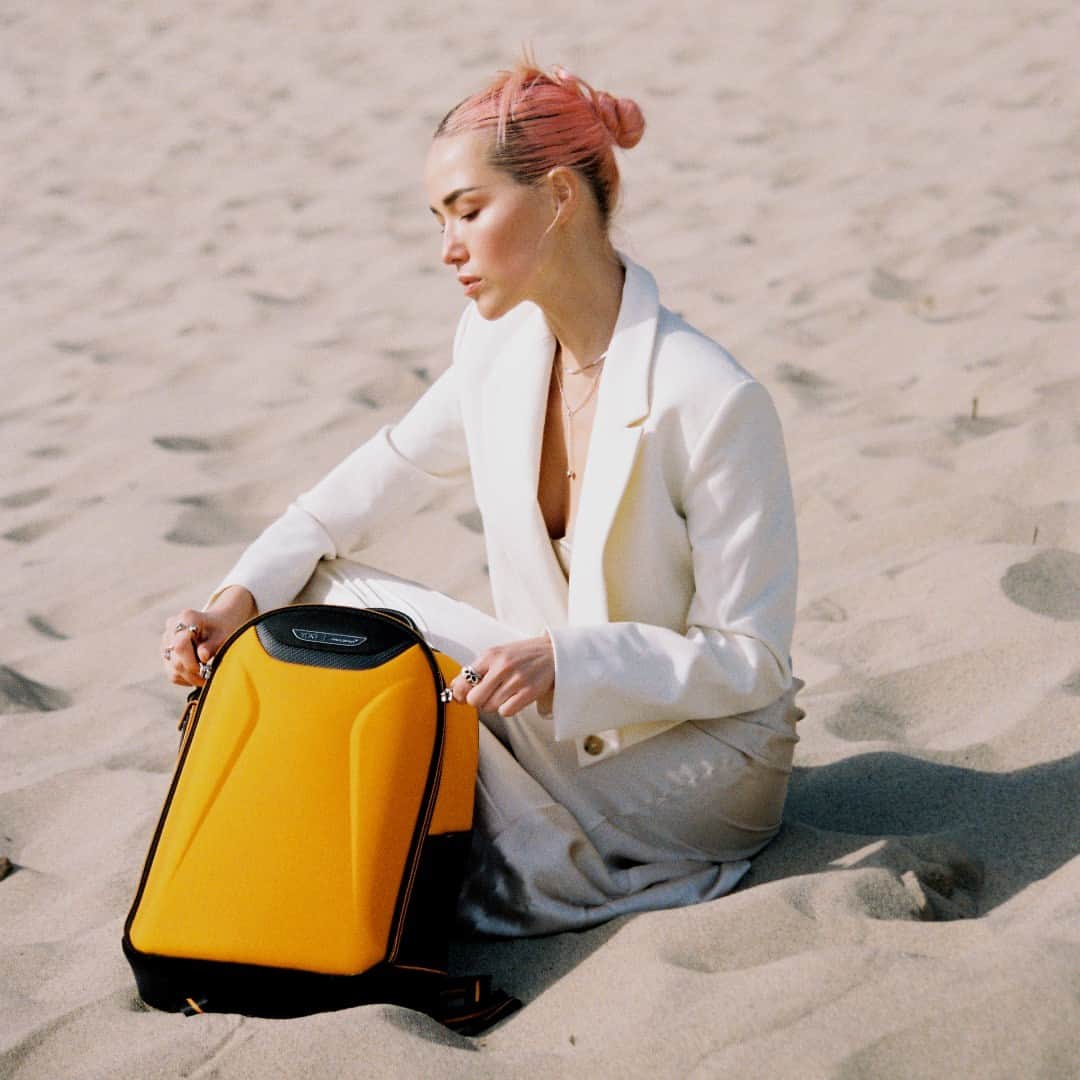 トゥミのインスタグラム：「Weekend plans = going to the beach rooting for @mclaren at the Monaco Grand Prix.  #TUMI #TUMIMcLAREN」