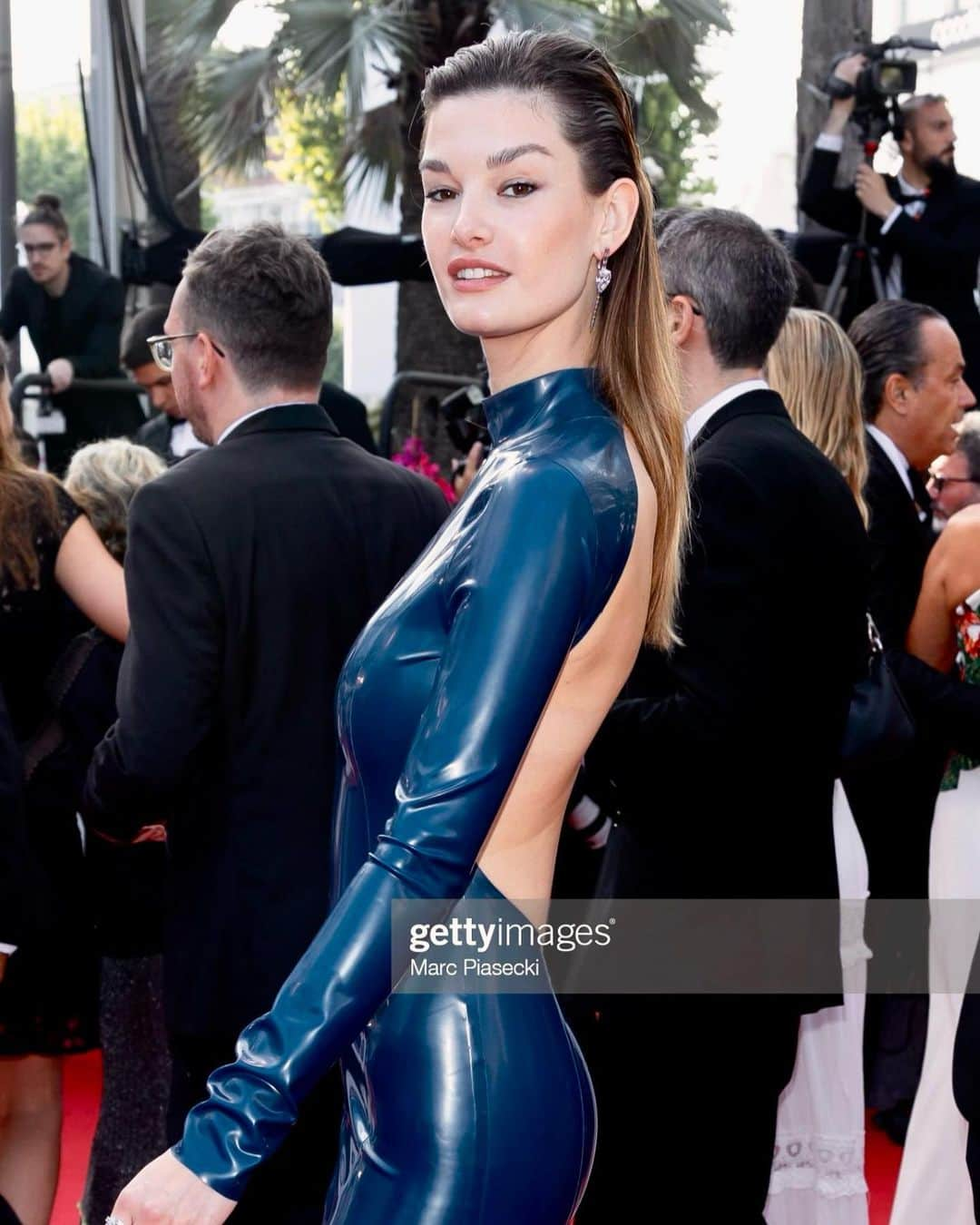 OPHELIEさんのインスタグラム写真 - (OPHELIEInstagram)「About last evening on a busy red carpet for the premiere of « La passion de Dodin bouffant » #cannesfilmfestival 🚨  Styled by @badramajjar in @avellano_official @messikajewelry  Glam by @deenaalawaid @manulosadagomez  Merci @nimasamieeph @chantalmonaghan」5月25日 23時51分 - ophelieguillermand