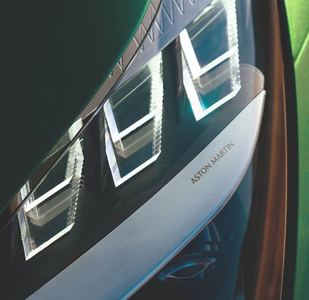 アストンマーチンさんのインスタグラム写真 - (アストンマーチンInstagram)「A new standard of automotive design.  With a wider track and enlarged front grille. Classic elegance meets unapologetic aggression.  #AstonMartin #DB12 #ICONDRIVEN」5月26日 0時00分 - astonmartin