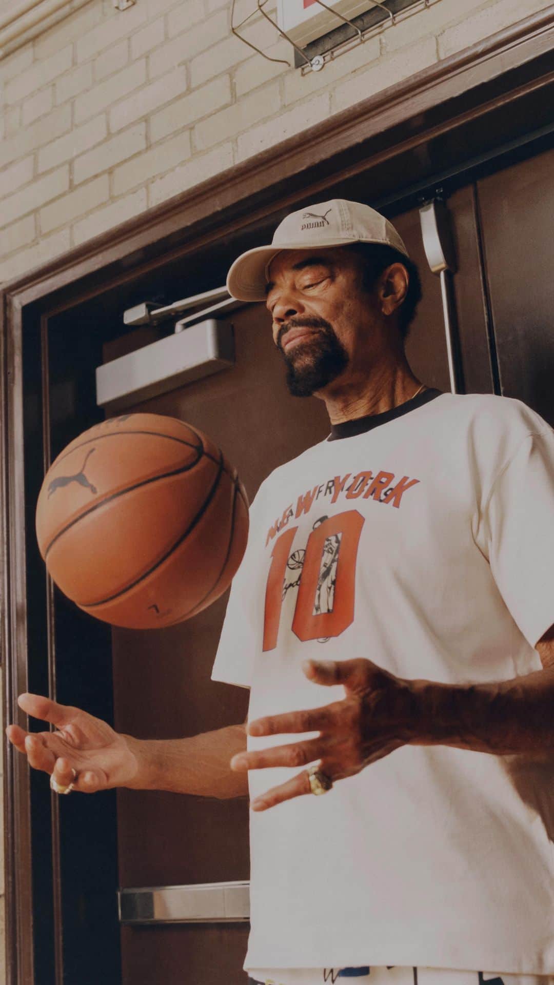 プーマのインスタグラム：「Step onto the courts of NYC with #PUMAxRHUIGI as we celebrate the legacy of the game and the basketball legends that have shaped the city. @realwaltclydefrazier @rjbarrett​ ​ Collection available May 27.」