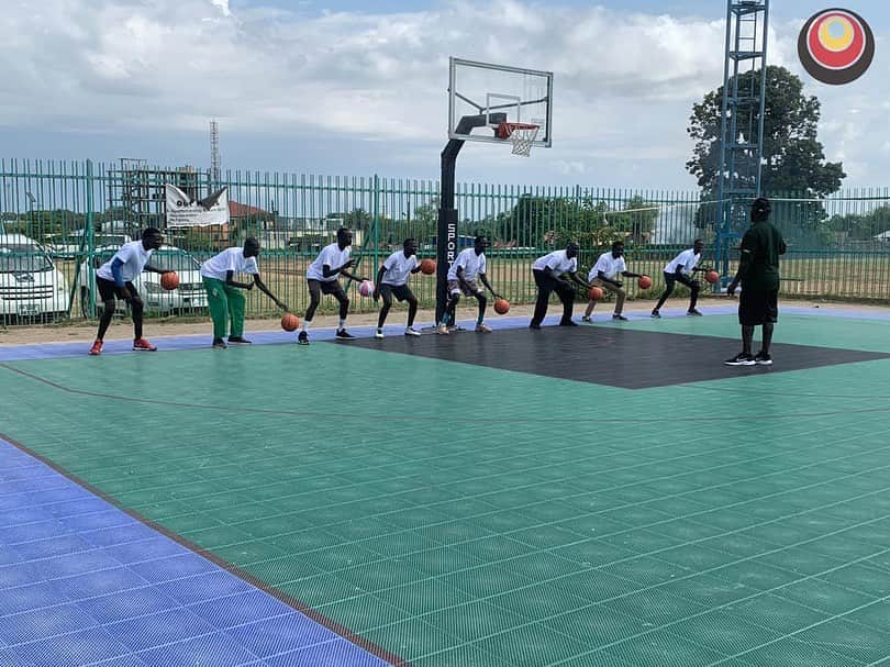 ルオル・デンのインスタグラム：「#TBT   On November 14, 2022 LDF held a training for basketball coaches called, “First coach in Africa”.   After undergoing training the coaches received certificates. Our basketball coach training helps coaches to deepen their skills and develop their knowledge with hands-on experience from experts with many years of success in coaching.  #giftedtogive #ldf #basketball #sportfordevelopment」