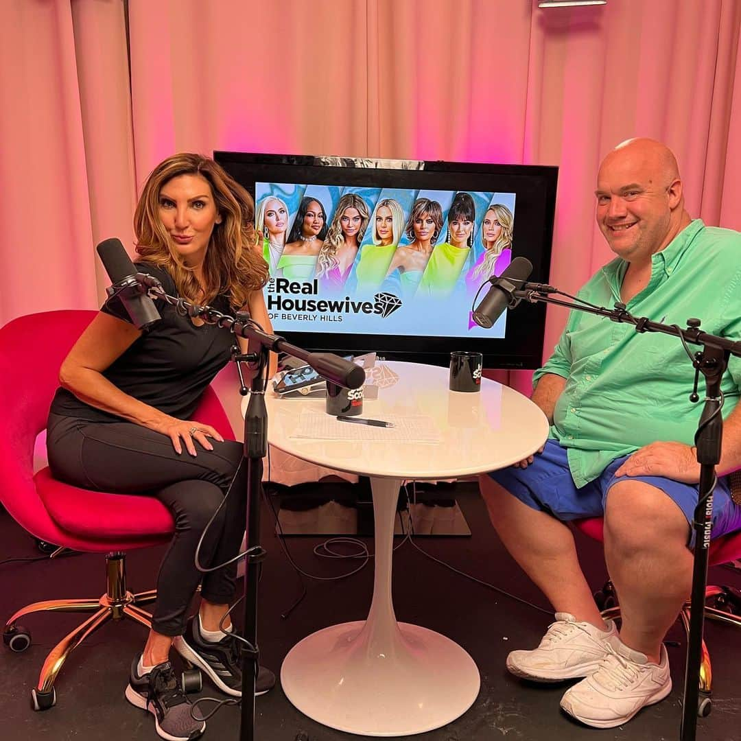 ヘザー・マクドナルドさんのインスタグラム写真 - (ヘザー・マクドナルドInstagram)「Real Housewife History with Comedian/writer/actor/model @guybranum plus psycho analyzing them! New #juicyscoop up now! #rhony #rhonj #rhobh #bravotv #vanderpumprules #comedy #drama」5月26日 0時24分 - heathermcdonald