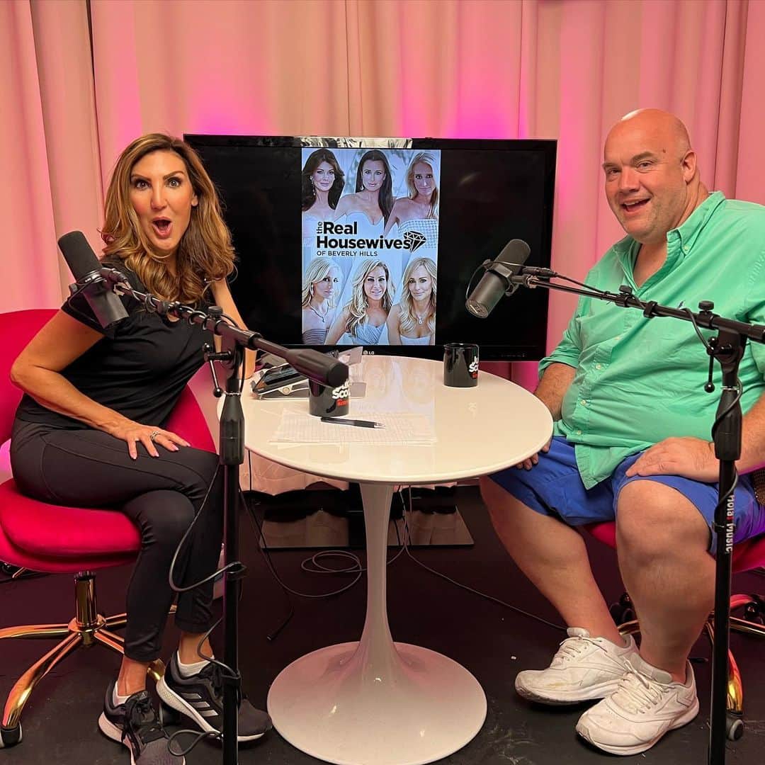 ヘザー・マクドナルドのインスタグラム：「Real Housewife History with Comedian/writer/actor/model @guybranum plus psycho analyzing them! New #juicyscoop up now! #rhony #rhonj #rhobh #bravotv #vanderpumprules #comedy #drama」