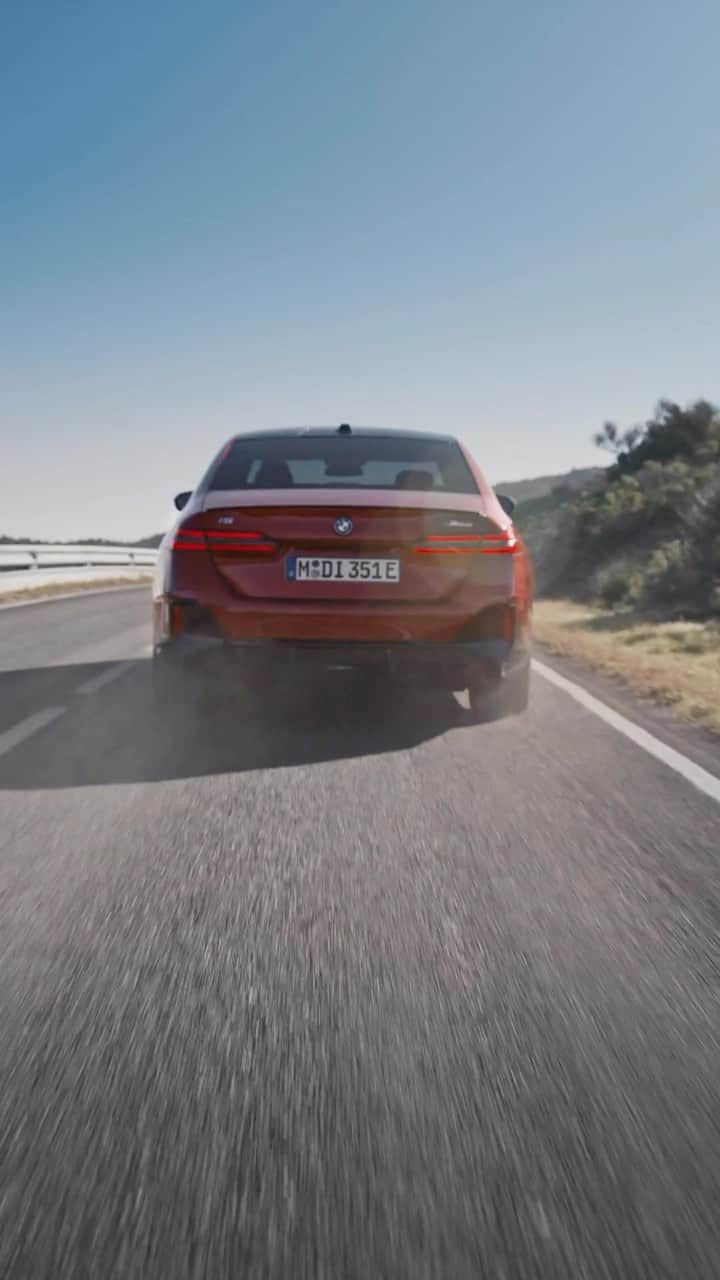 BMWのインスタグラム：「Style and technology in equal balance for ultimate driving pleasure. Arrive effortlessly sophisticated.   THE NEW BMW i5 M60. #THENEWi5 #THEi5 #BMW #BMWi #BornElectric #BMWElectric __ BMW i5 M60 xDrive​*: Combined power consumption: 20.6–18.2 kWh/100 km. Combined CO2 emissions: 0 g/km. Electric range: 455–516 kilometers. All data according to WLTP. * Preliminary data; no homologation figures available yet. Further info: www.bmw.com/disclaimer」