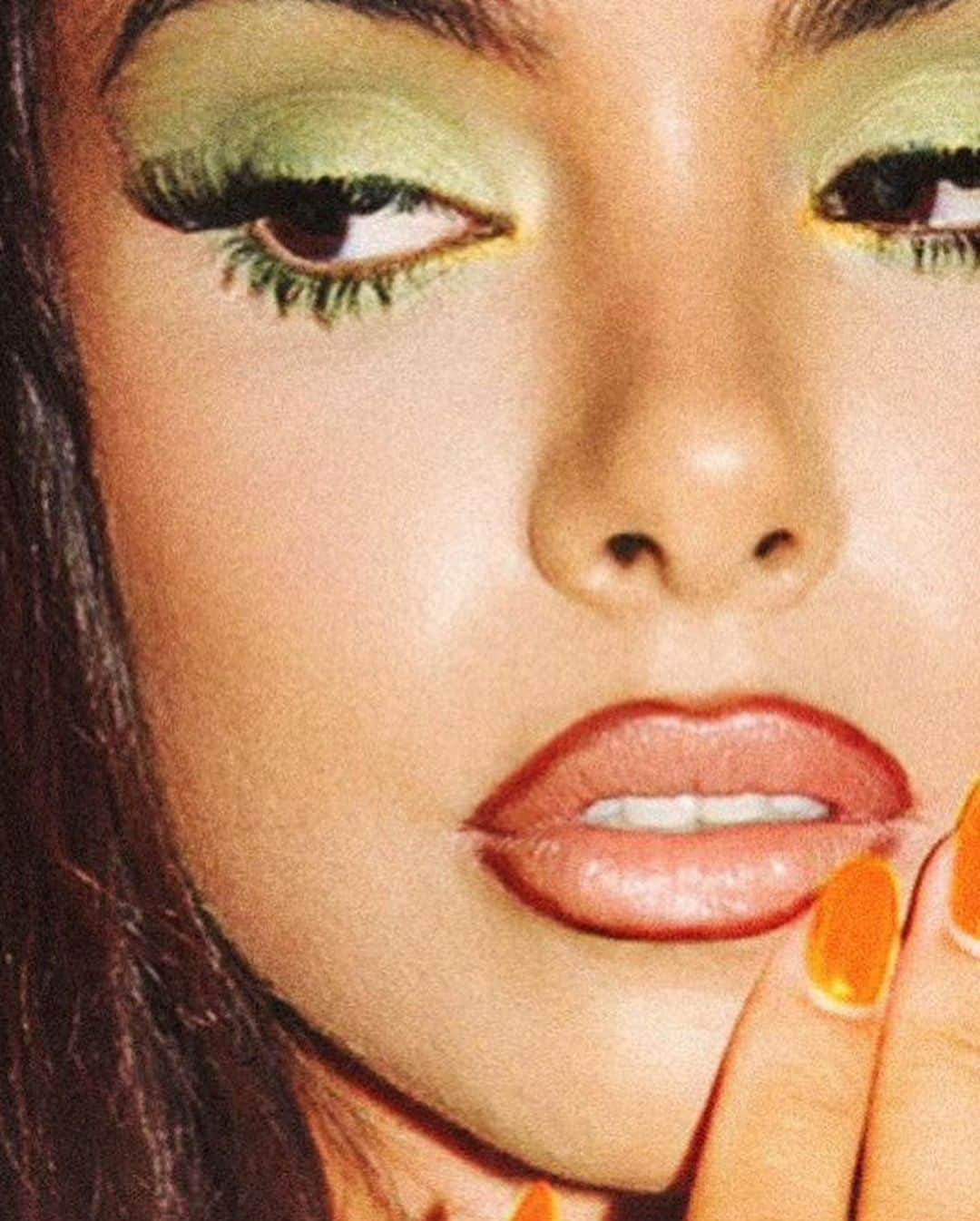 Bodine Koehlerさんのインスタグラム写真 - (Bodine KoehlerInstagram)「🔮Magic with @urbandecaycosmetics in love with this glide on waterproof eyeliner pencil ”freak lime shimmer” and my new obsession ,,their vice lip bond , shade “pleased” .  Photographed by📸 @shamyllle  makeup and hair by💄 @lio_maldonado  styled by 🦋@p0w.p0w  #urbandecay #urbandecaycosmetics #glam #glammakeup」5月26日 0時32分 - bodine.x