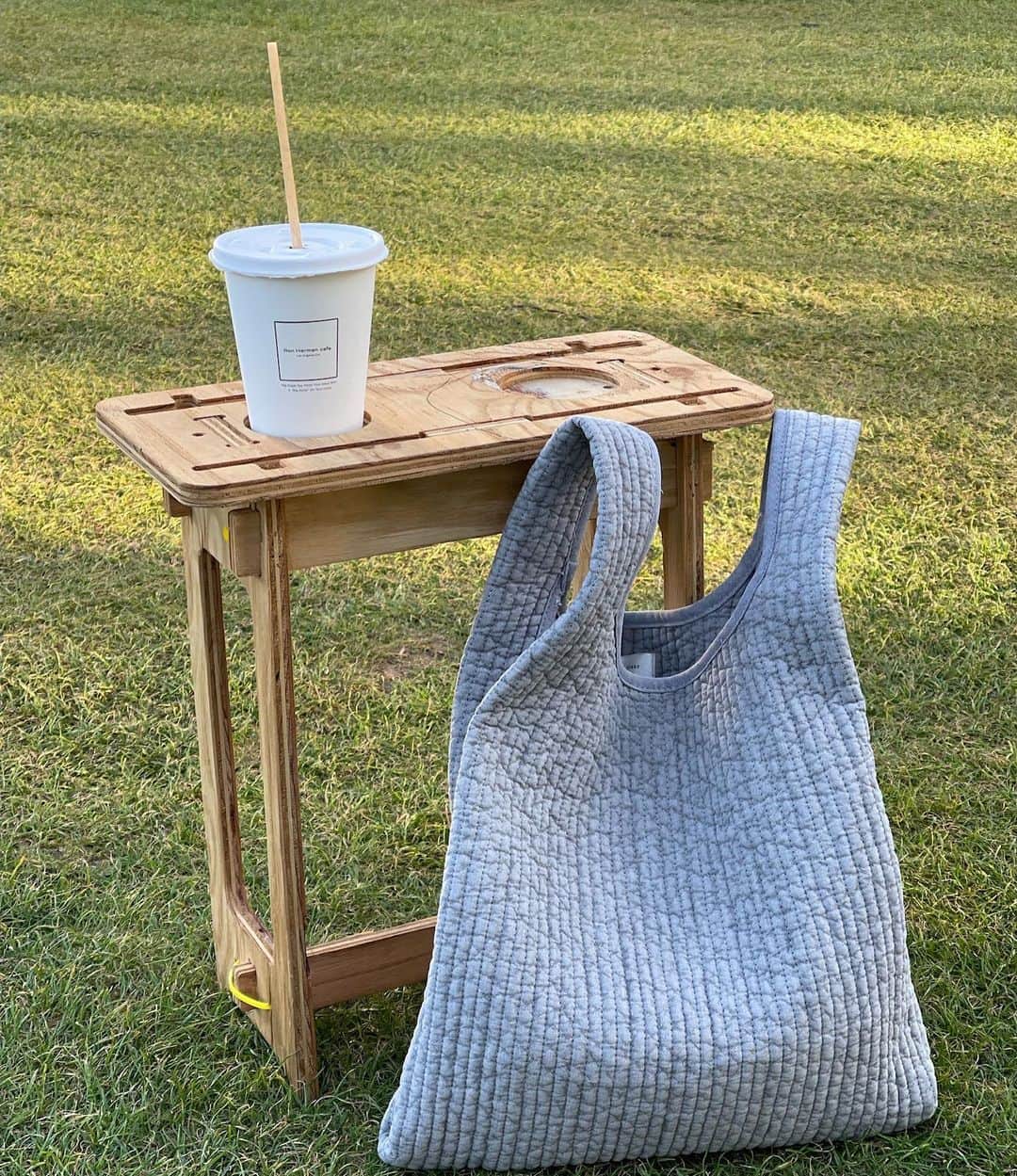 木本泉さんのインスタグラム写真 - (木本泉Instagram)「- coffee time☕️  芝生でコーヒー、気持ち良い🍀  #ミッドタウン」5月25日 15時53分 - izumikimoto