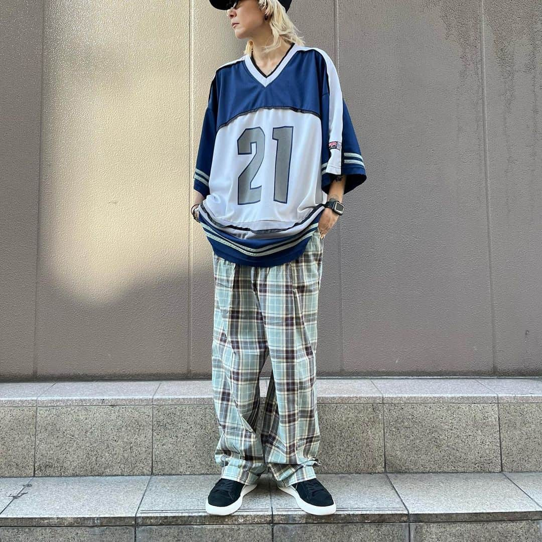 ジャムルさんのインスタグラム写真 - (ジャムルInstagram)「NFL Dallas Cowboys ゲームシャツ　¥6200+tax(6820) . イージーパンツ Dusty blueチェック　¥6800+tax(7480) .  WEB SHOPに入荷しております。 是非ご覧ください。 jammru.com  #お問い合わせはお電話で承ります #jammru #osaka  #fashion  #streetstyle  #streetfashion  #vtg  #vintage  #used  #usedclothing  #古着 #古着屋 #ファッション #70s #80s #90s」5月25日 15時56分 - jammru