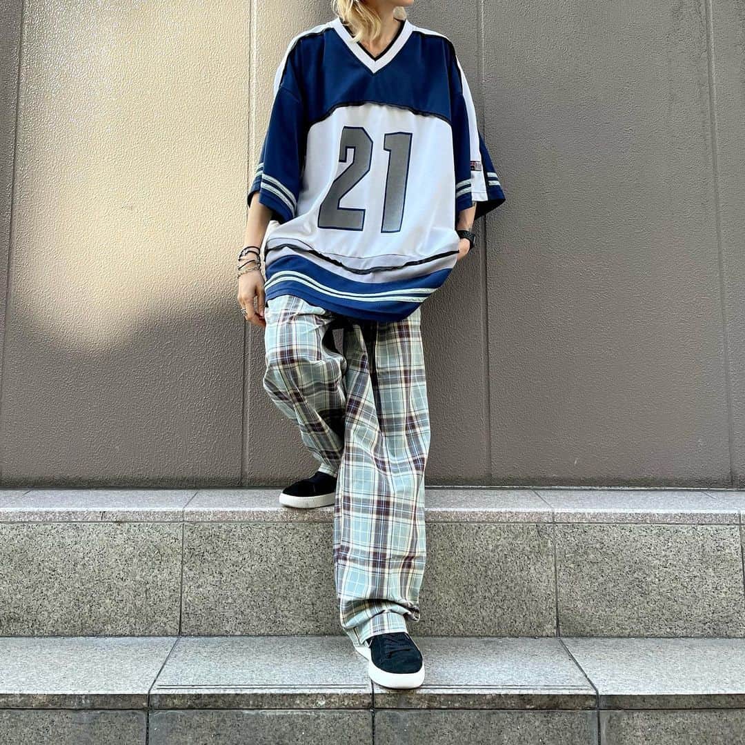 ジャムルのインスタグラム：「NFL Dallas Cowboys ゲームシャツ　¥6200+tax(6820) . イージーパンツ Dusty blueチェック　¥6800+tax(7480) .  WEB SHOPに入荷しております。 是非ご覧ください。 jammru.com  #お問い合わせはお電話で承ります #jammru #osaka  #fashion  #streetstyle  #streetfashion  #vtg  #vintage  #used  #usedclothing  #古着 #古着屋 #ファッション #70s #80s #90s」