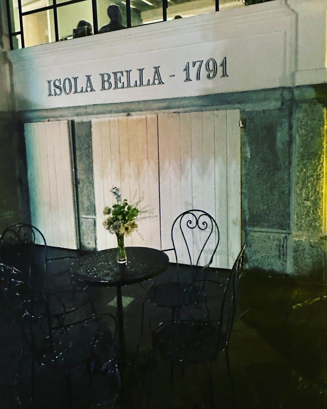 田中杏子さんのインスタグラム写真 - (田中杏子Instagram)「Last night's Louis Vuitton Cruise 24 took place at Isola Bella (It means "beautiful island") on Lake Maggiore.Unfortunately, it was raining, but it was held at  in a stunning castle 💕.  昨夜のLouis Vuitton Cruise 24は、マジョーレ湖に浮かぶIsola Bella（美しい島という意味）にて行われました。あいにくの雨でしたが☂️、素晴らしいお城の中で開催されました💕  #akotanaka #lvcruise24」5月25日 15時56分 - akoakotanaka