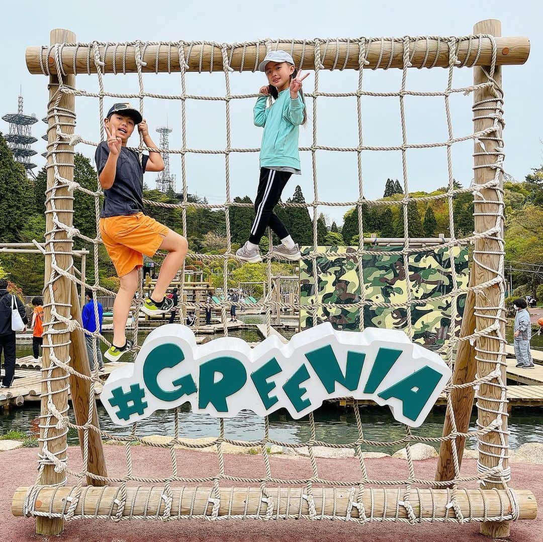 大西宏明のインスタグラム：「#5月5日  最近は息子君が野球チームに所属して⚾️ なかなか休日に出掛ける事も減った大西家🏠  先日GW こどもの日🎏 休みやったので久しぶりのお出掛け😄  水上アスレチックに山の中でのアスレチックと1日中遊び尽くしました✨  子供達の笑顔はやっぱり最高やね⭐️ 9枚目の動画の30秒後に #魔女の一撃 喰らいました⚡️😂  #ゴールデンウィーク  #家族でお出かけ  #greenia #アスレチック #こどもの日 #久しぶりのお出かけ  #子供のいる暮らし  #家族の時間  #時差投稿  #遊び尽くした1日  #最後は #ギックリ腰 🤪 #家族だんらん  #野球好きな人と繋がりたい  #近鉄バファローズ  #オリックスバファローズ  #横浜denaベイスターズ  #福岡ソフトバンクホークス  #smile #ほなっ！！」