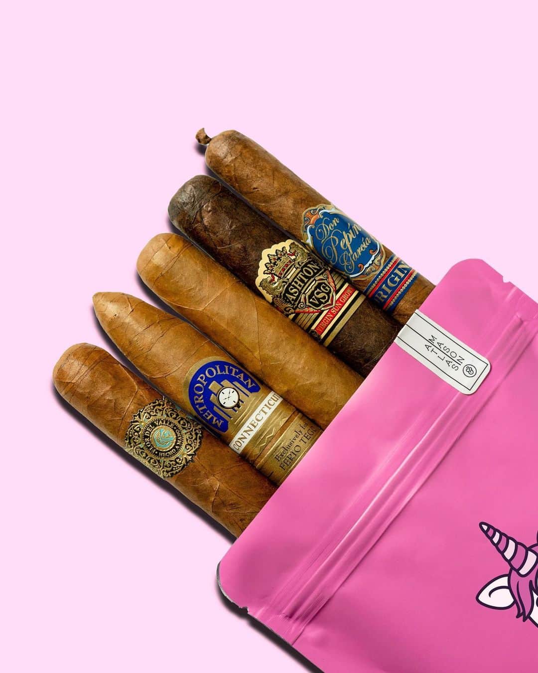 Gents Loungeさんのインスタグラム写真 - (Gents LoungeInstagram)「This month I partnered with my friends over at the @unicornhunters.club to release a custom curated pack of my favorite cigars!   I chose the cigars that I always keep stocked in my humidor. Cigars that would be a great intro for someone getting into the hobby but also complex enough to be enjoyed by the cigar connoisseurs out there.    The cigars come packed and sealed with @bovedainc humidity  packs so they will stay humidified and fresh for up to 1 Year!  If you have a golf trip or bachelor party coming up this summer this is the perfect companion.  *Available for a limited time only.」5月25日 16時16分 - gentslounge