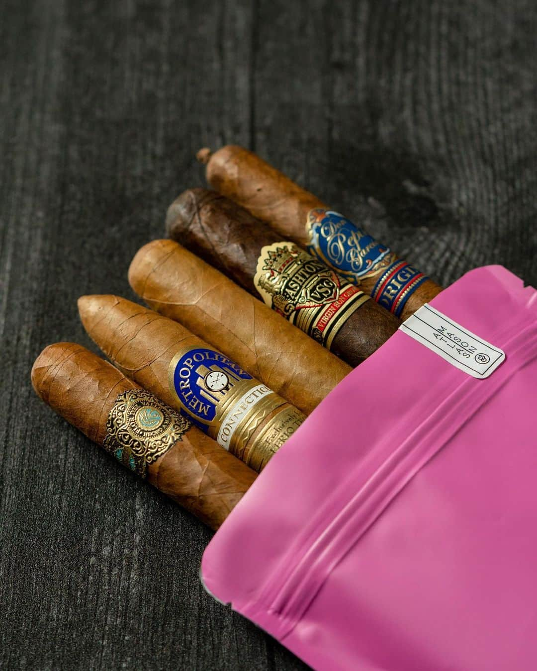 Gents Loungeのインスタグラム：「This month I partnered with my friends over at the @unicornhunters.club to release a custom curated pack of my favorite cigars!   I chose the cigars that I always keep stocked in my humidor. Cigars that would be a great intro for someone getting into the hobby but also complex enough to be enjoyed by the cigar connoisseurs out there.    The cigars come packed and sealed with @bovedainc humidity  packs so they will stay humidified and fresh for up to 1 Year!  If you have a golf trip or bachelor party coming up this summer this is the perfect companion.  *Available for a limited time only.」