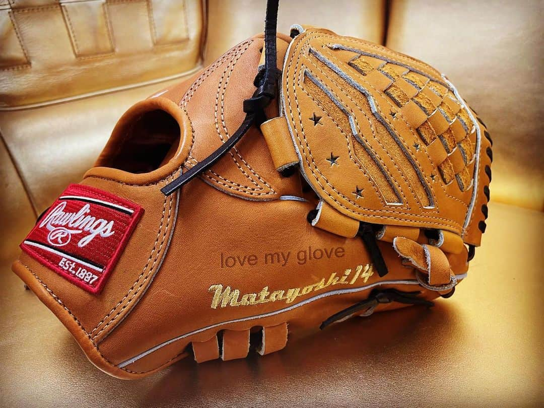 Rawlings Japanさんのインスタグラム写真 - (Rawlings JapanInstagram)「love my glove.  gloveの中にloveがある。  グラブに愛を。  #又吉克樹 #ローリングス  #グラブ #glove #愛 #love #rawlings #lovemyglove」5月25日 16時19分 - rawlings_japan_llc