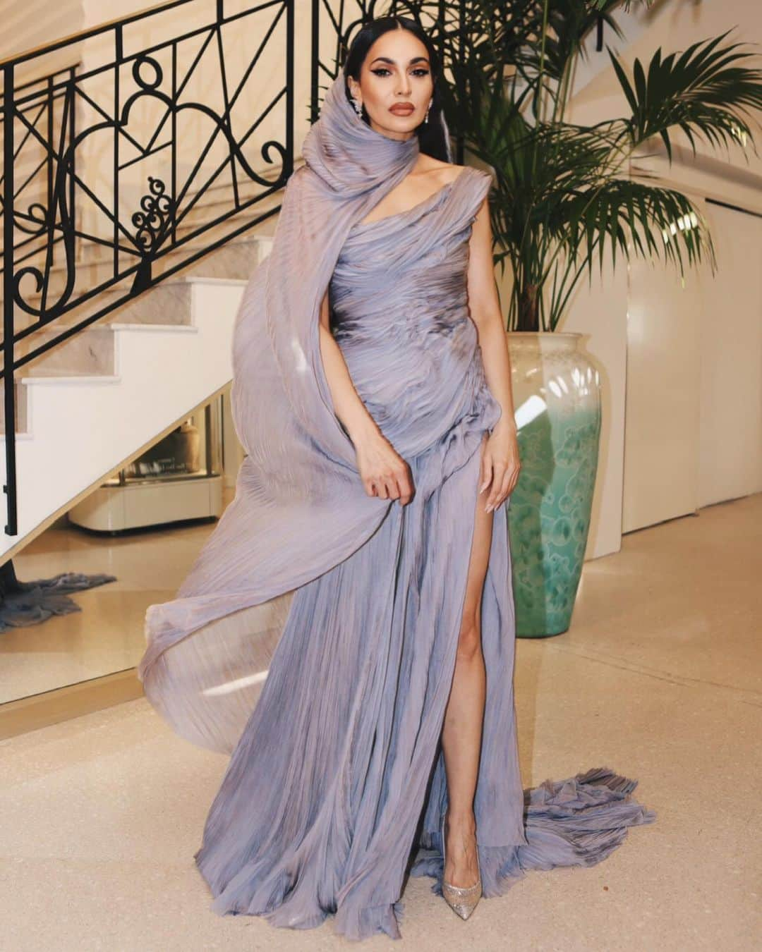 Zara Martinさんのインスタグラム写真 - (Zara MartinInstagram)「Princess Jasmine does Cannes 💫 Merci @chopard for the best time & @iulia_matei for all the 📸 #Cannes2023 #ChopardLovesCinema #festivaldecannes」5月25日 16時31分 - zaramartin