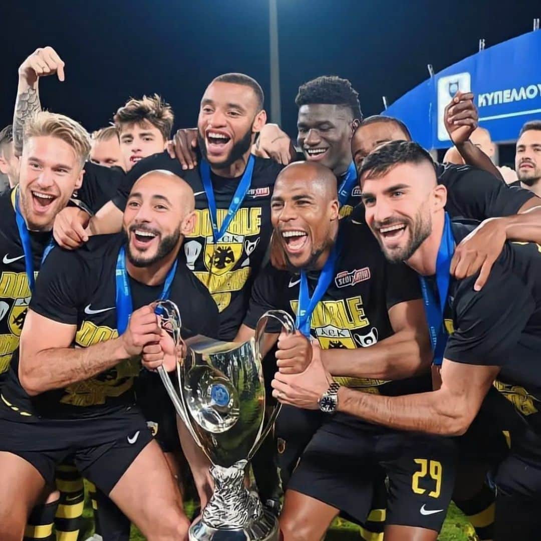 ノルディン・アムラバトのインスタグラム：「The Double 🏆🏆  ٱلْحَمْدُ لِلَّٰهِ  What an unforgettable and wonderful season. My 2nd trophy for @aekfc_official and the 10th in my career... With dedication and hard work we have achieved our goals..」