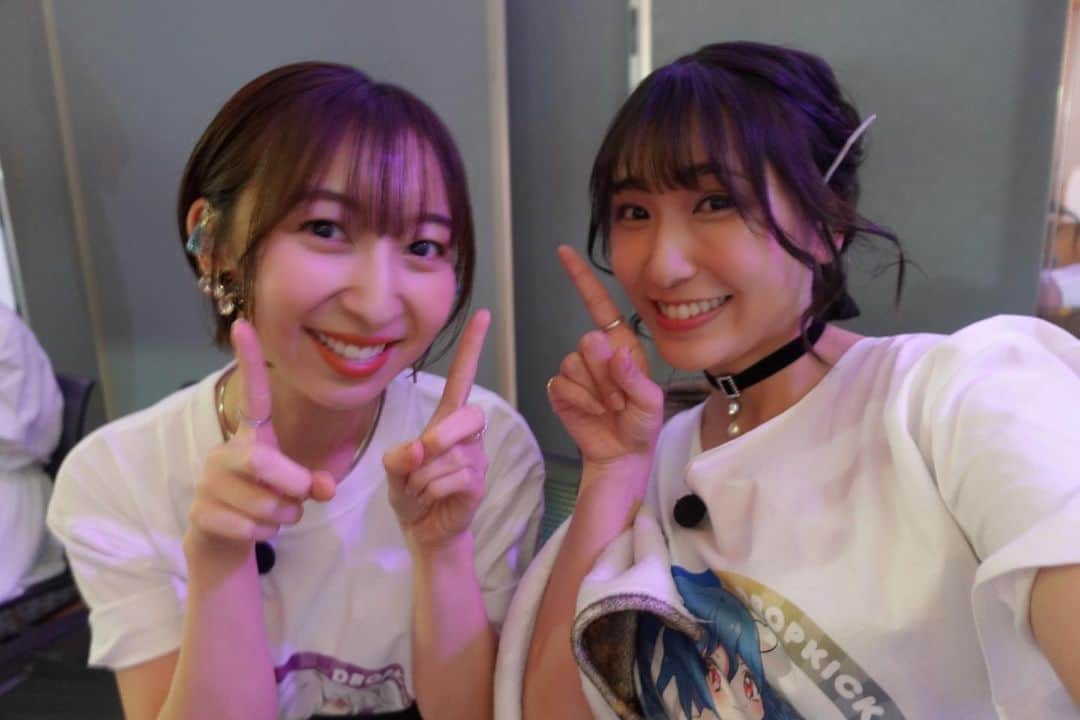 のインスタグラム：「ミノペル🐮♥️😈 偶然にもリンクコーデになっていて、2人で盛り上がっていました✨ ⁡ 打ち合わせしていないのに凄くないですか？ ⁡ 写真がピンぼけしているのは気の所為って事にしてください🙈💕︎笑 ⁡ ⁡  *⋆꒰ঌ┈┈┈┈┈┈┈┈┈໒꒱⋆*  #写真 #photo  #filmcamera #natural  #smile  #filmphotography #film #フィルムカメラ #anime  #manga #comic #model  #voiceactor #voiceactress #配音演员 #声優 #Japan #kawaii #kawaiigirl #model  #小見川千明  #小千姬 #귀여워 #셀스타그램 #셀카 #여행  #文学 #飯田里穂  #邪神ちゃんドロップキック  ⁡  *⋆꒰ঌ┈┈┈┈┈┈┈┈┈໒꒱⋆*」
