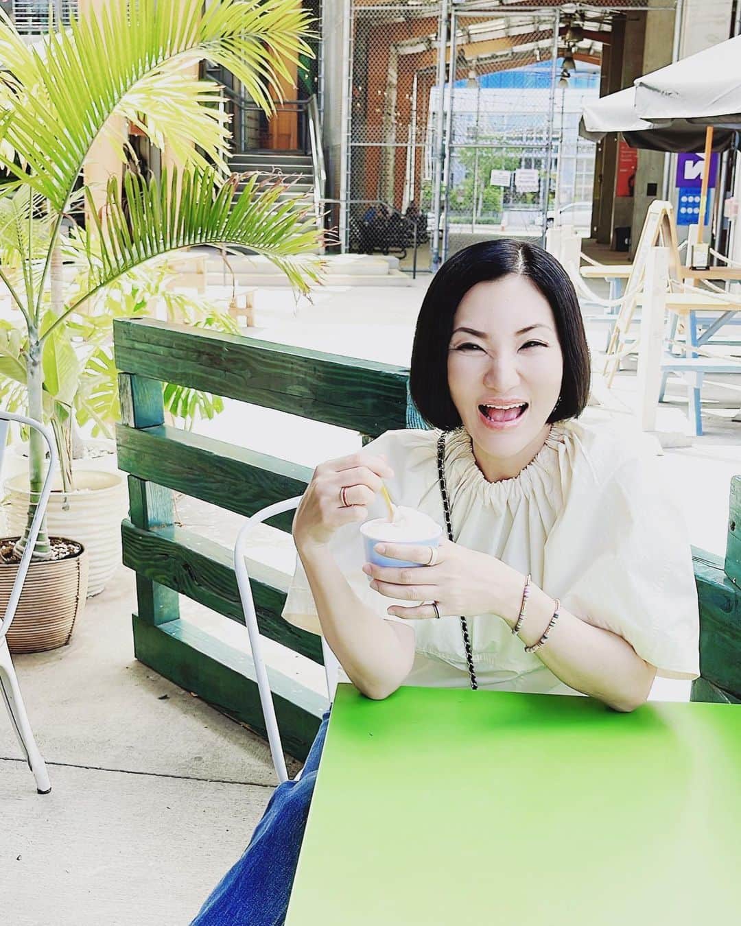 広瀬香美さんのインスタグラム写真 - (広瀬香美Instagram)「🌺🍨🌴🍃🍧  ジェラート、食べに来たっ🤍  #hawaii #salt #gelato #31philliplim #toryburch」5月25日 16時59分 - kohmi.hirose