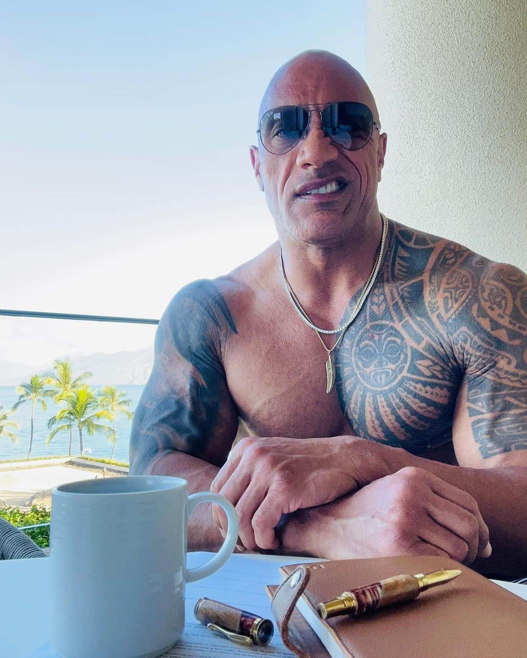 ドウェイン・ジョンソンのインスタグラム：「Writing stuff ✍🏾  About goals & stuff 📈 Special cup of brew & stuff ☕️ Island mana 🏝️ 🌺 🌊」
