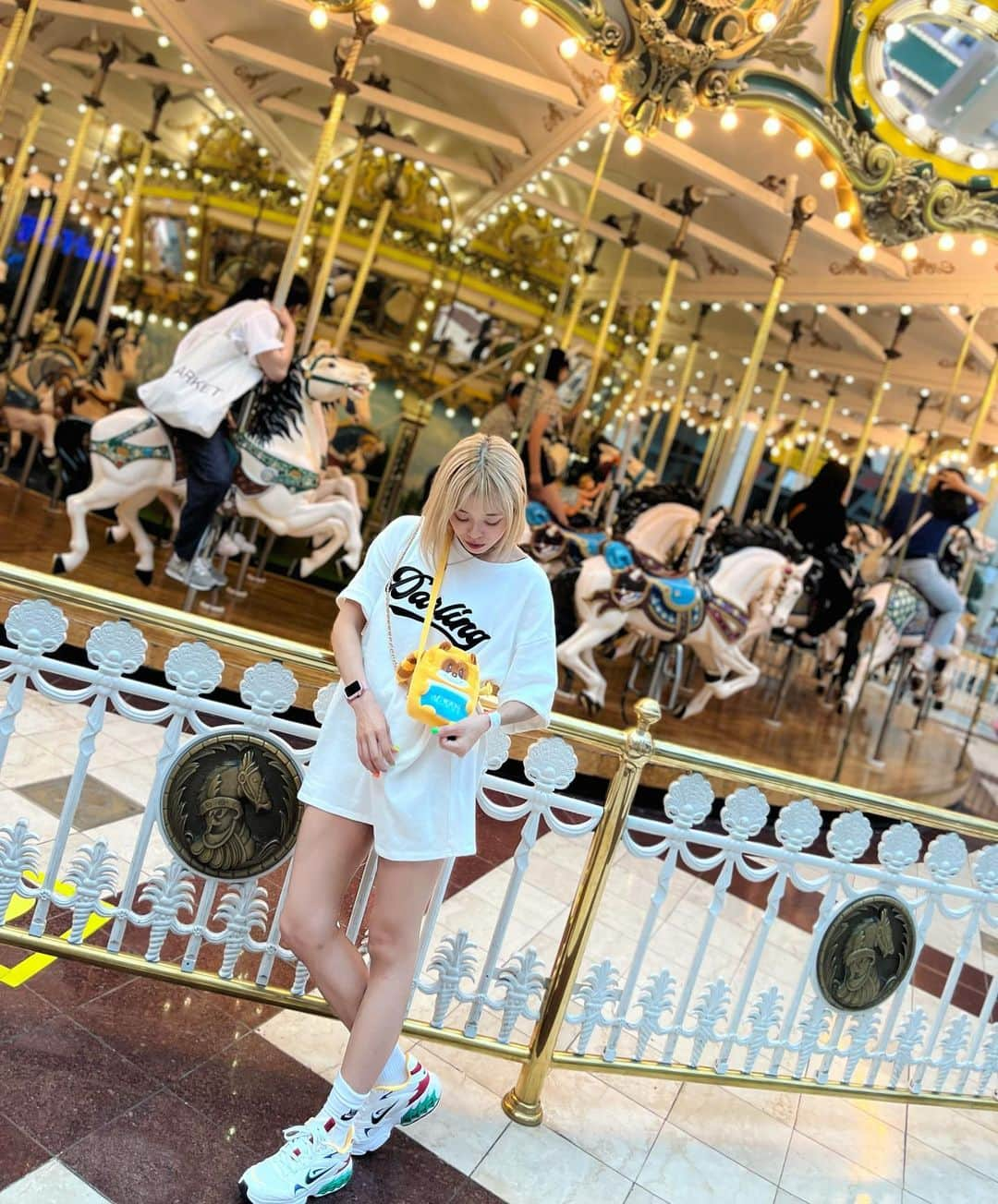 ラムさんのインスタグラム写真 - (ラムInstagram)「今年二回目のロッテワールド🎡 次はエバーランドかロッテワールド釜山に行きたいなぁ🥺💗💗 . . .   #burlesquetokyo #バーレスク東京  #六本木 #showgirl #showdancer  #blackflow #ちびっこギャング  #ギャル #ロッテワールド #韓国旅行 #롯데월드 #서울 #서울여행 #롯폰기 #바레스크도쿄 #일본 #도쿄」5月25日 17時06分 - lam_burlesque_