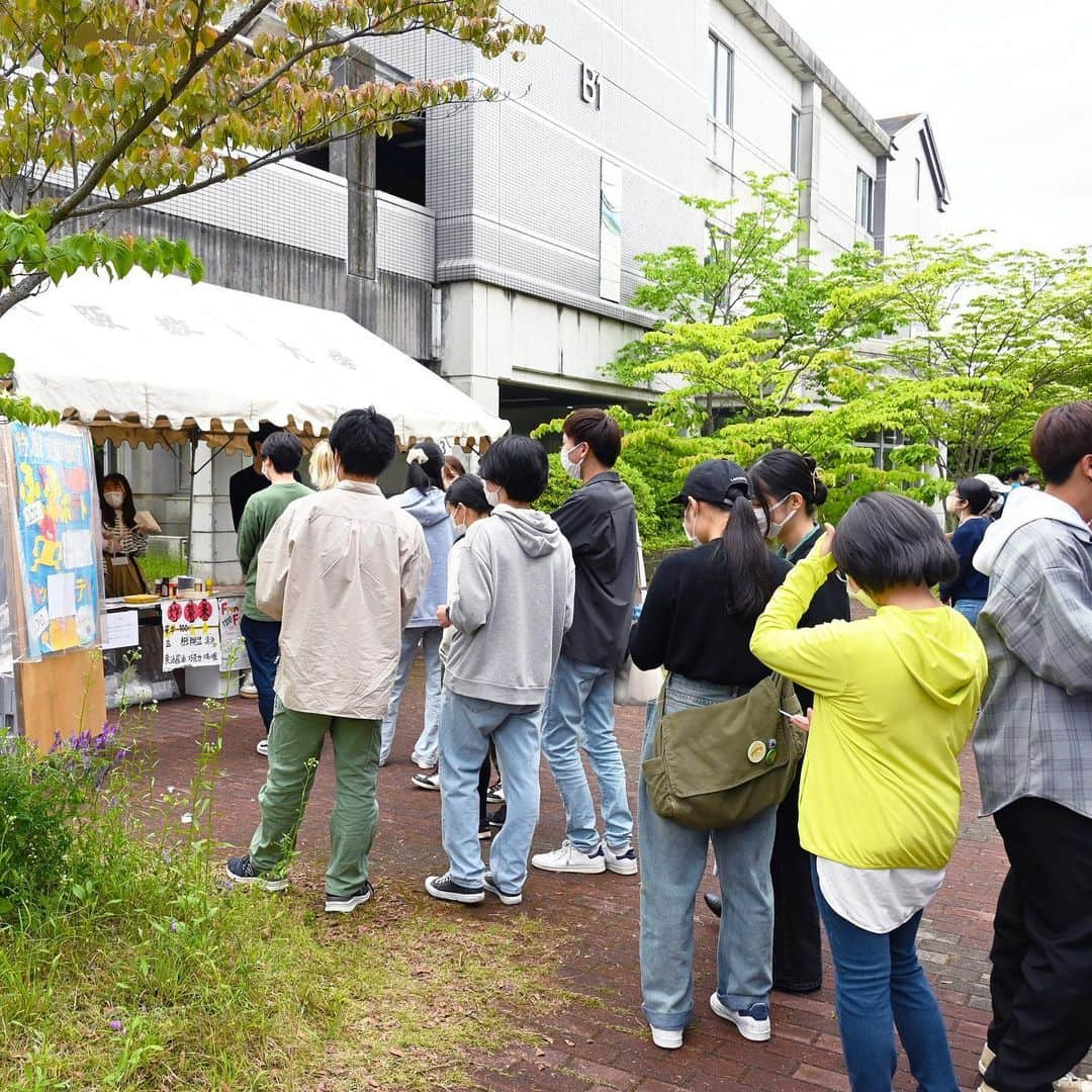 大阪教育大学さんのインスタグラム写真 - (大阪教育大学Instagram)「五月祭その7。  #公式インスタグラム #国立大学 #大阪教育大学 #大教 #大教大 #OsakaKyoikuUniversity #OKU #人にまっすぐ。 #教員養成 #教育協働 #柏原キャンパス #大学祭 #学園祭 #五月祭 #新入生 #模擬店 #屋台 #ダンス #バンド #ライブ」5月25日 17時18分 - osakakyoikuuniv