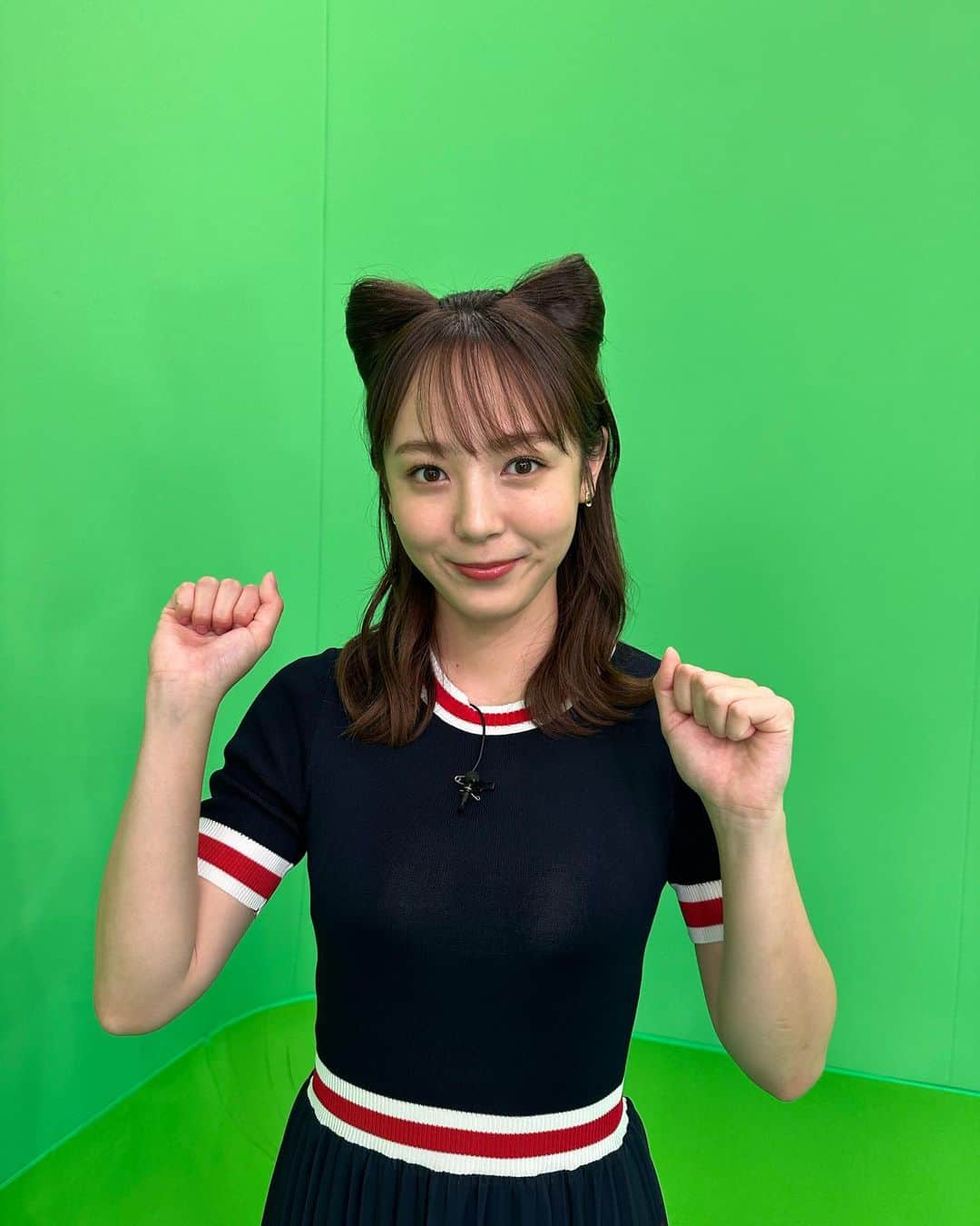 森千晴さんのインスタグラム写真 - (森千晴Instagram)「にゃん🐱  明日よる9時からは「ネコいぬワイドショー」いぬコメンテーターのゲストは#林家たい平 さん！ ネココメンテーターさらばの森田さんと一緒に、明日の夜もネコといぬだけのニュースを、楽しくお届けしていきます😆  ワンピース @wildlily_daikanyama  シューズ @randa_pic  アクセサリー @osewaya_official」5月25日 17時28分 - mori.chiharu