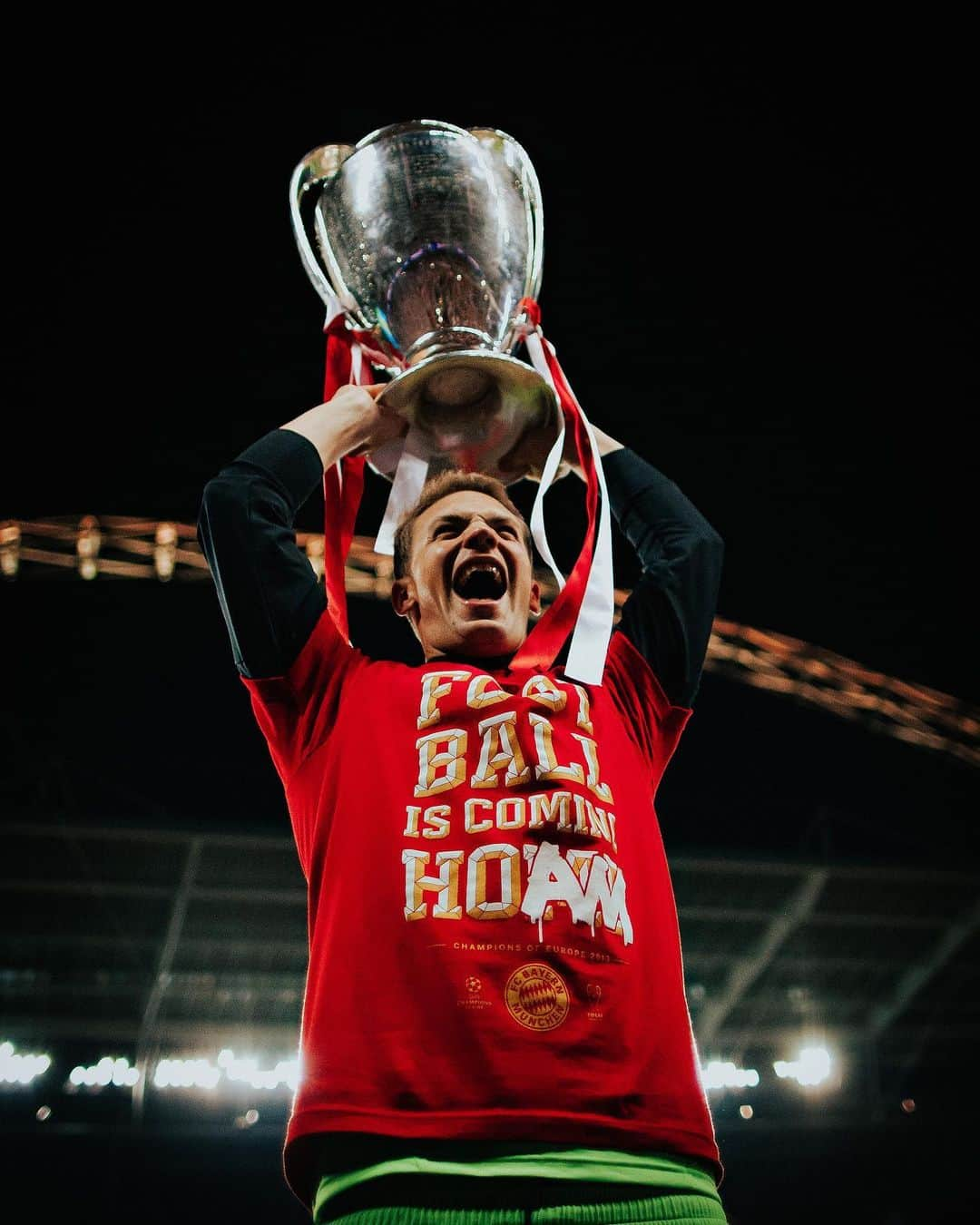 マヌエル・ノイアーさんのインスタグラム写真 - (マヌエル・ノイアーInstagram)「10 years ago! 🏆🔴⚪️ #fcbayern #wembley #UCLfinal #fcbbvb」5月25日 17時28分 - manuelneuer