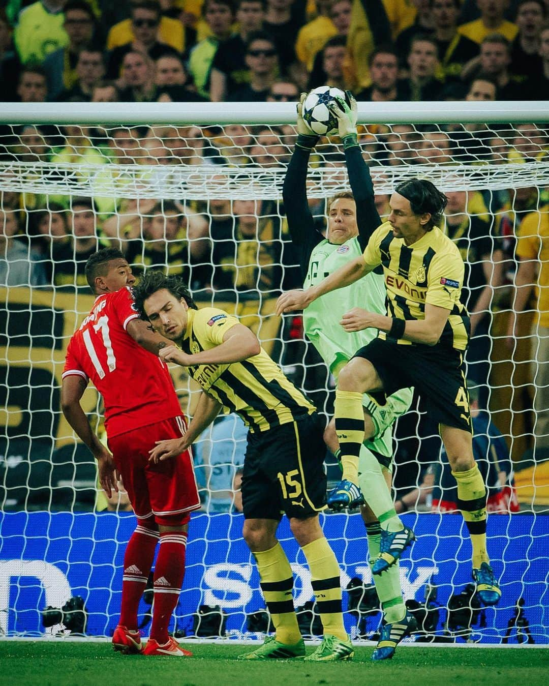 マヌエル・ノイアーさんのインスタグラム写真 - (マヌエル・ノイアーInstagram)「10 years ago! 🏆🔴⚪️ #fcbayern #wembley #UCLfinal #fcbbvb」5月25日 17時28分 - manuelneuer