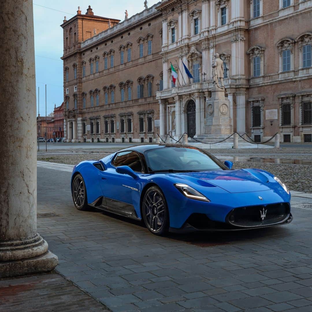 Maserati Japan | マセラティ ジャパンのインスタグラム：「過去と未来、東洋と西洋。時代や国境を超えた普遍の美しさをたたえた、マセラティ MC20。  �詳しくはこちら �https://www.maserati.com/jp/ja/models/mc20  �#Maserati #マセラティ #MaseratiJapan #マセラティジャパン #MC20」