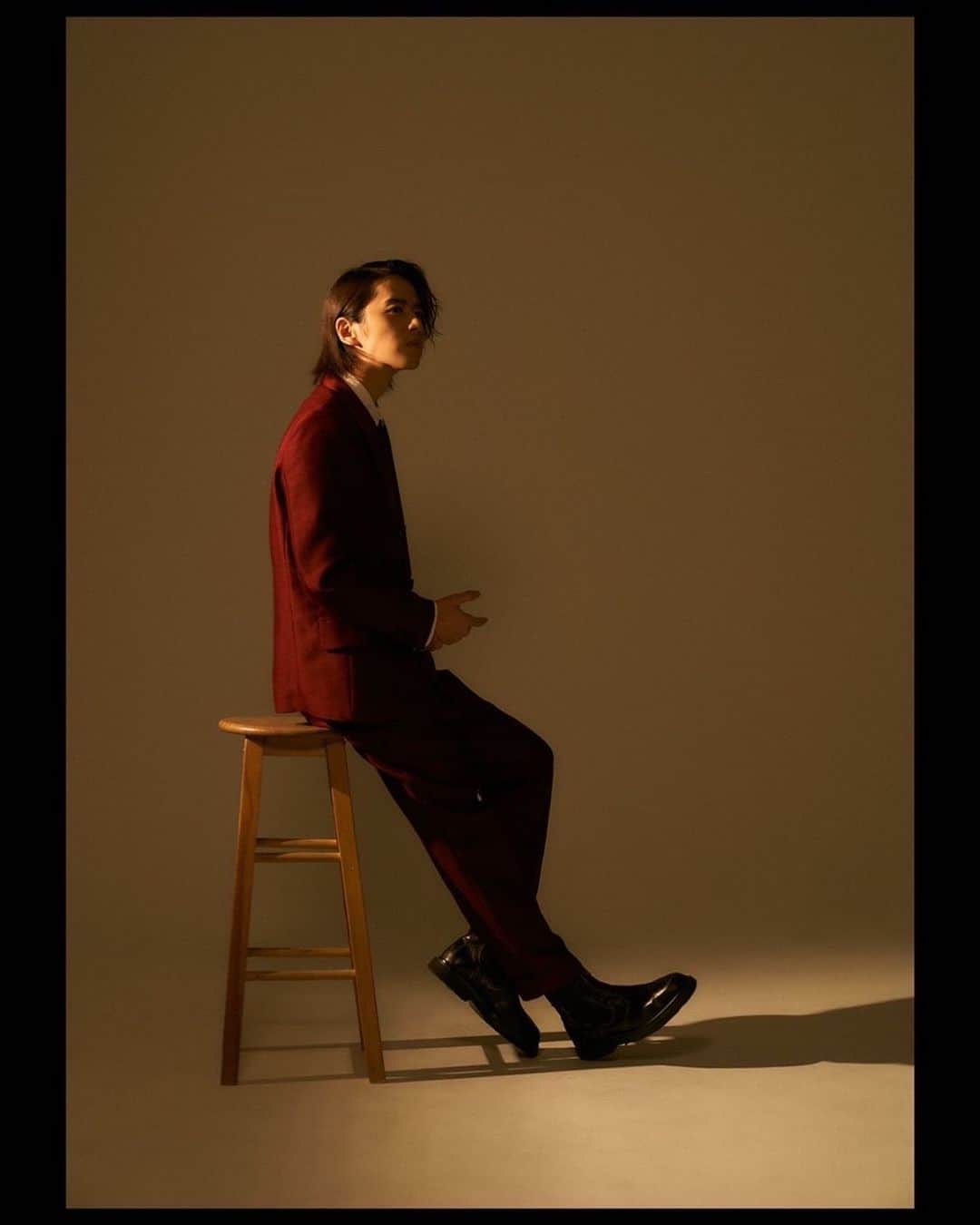 飯島寛騎のインスタグラム：「❤️🤎 stay tuned.  ○Hair&Make 　牧野裕大  @yudai_makino  ○Stylist 　久保田姫月  @hizuki__am2.00  ○Lighting 　長谷川誠  ○Photographer 　北圃莉奈子  @rinakokitahatake  #作品撮り」