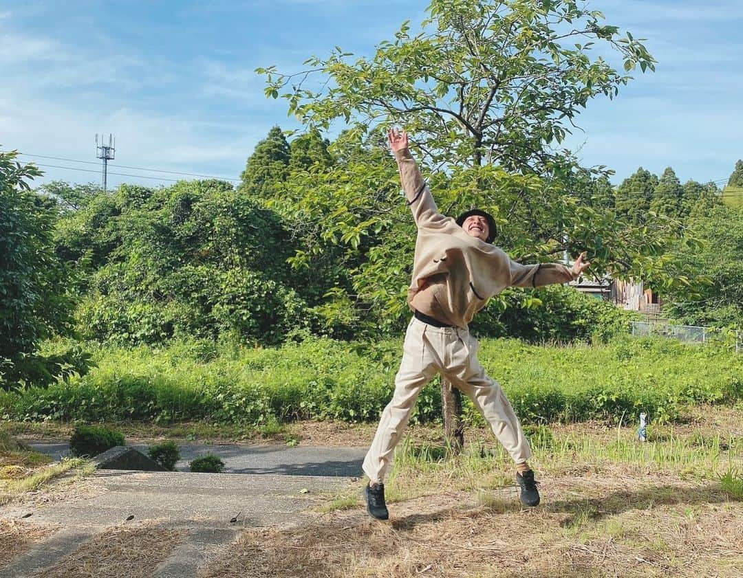 新原泰佑さんのインスタグラム写真 - (新原泰佑Instagram)「本日もお仕事でした☺️ 僕の元気な、そしてちょい事故ってる写真と共にお届け！  皆さま、 舞台『ロミオとジュリエット』 東京公演 チケット先行が本日23:59までです🔥 限定特典もあるので、 まだの方はお急ぎください！  そして、地方公演の先行が間も無く始まりますよ✨  @2023RandJ #2023ロミオとジュリエット」5月25日 17時39分 - taisukeniihara.official