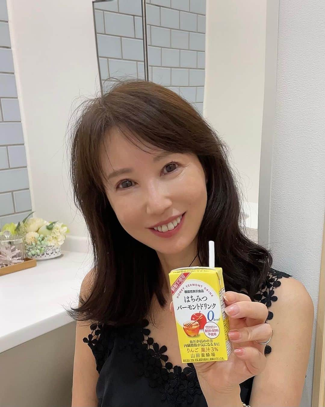 奈々さんのインスタグラム写真 - (奈々Instagram)「はちみつバーモントドリンク  これね めちゃくちゃ美味しいよー💖👍  はちみつ酢×りんご酢のまろやかな味わいの健康ドリンク  しかも、ゼロカロリー・糖類不使用😍  お酢ドリンクとして日本初 ※！高めの血圧＆内臓脂肪をWで対策  2種類のお酢をブレンドされており、マイルドで飲みやすく、ゴクゴク毎日飲んでます💖  夏に向けて、おいしい健康習慣をぜひ💕  マイルドで飲みやすいはちみつ酢🍯  #山田養蜂場公式インフルエンサー #はちみつバーモントドリンク#はちみつ酢 #はちみつ酢ドリンク #りんご酢 #りんご酢ドリンク #マイルドで美味しい  #カロリーゼロ　#おいしいもの #おいしい  #糖類不使用#夏に向けて #夏にぴったり  #飲みやすい #健康習慣」5月25日 17時53分 - nanafujn