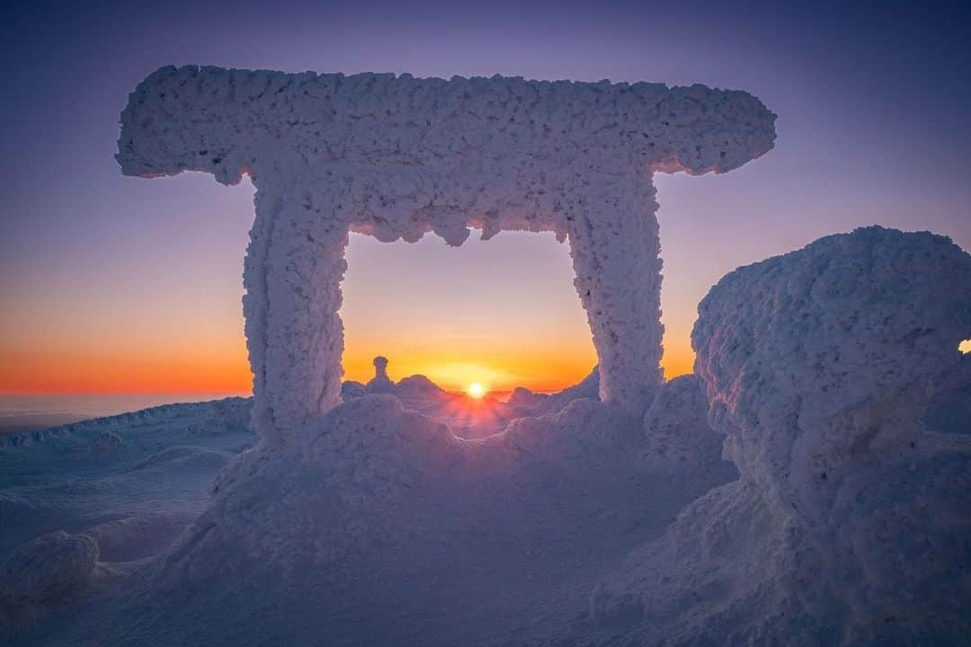 宮城県観光課さんのインスタグラム写真 - (宮城県観光課Instagram)「. 『ここ好き宮城』フォトコンテスト受賞作品 本日ご紹介するのは ✨【優秀賞】✨ @kaitou_photo_gallery #蔵王御釜  来週は入賞作品をご紹介します。  『ここ好き宮城』特設HPのURLはプロフィール欄にあります🌈  #ここ好き宮城 #宮城 #miyagi #笑顔咲くたび伊達な旅 #フォトコンテスト#ガイドブック #絶景 #とっておき #tohoku #sendai #東北」5月25日 17時55分 - miyagi_pref_kankou