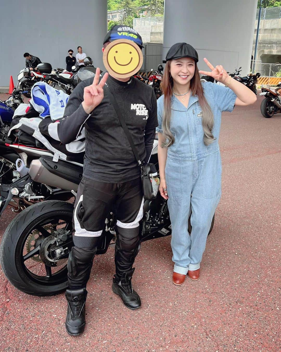 古澤恵さんのインスタグラム写真 - (古澤恵Instagram)「🏍️ピアパークバイクミーティング2023🏍️  お越しくださった方々ありがとうございました🧡🧡🧡 参加台数は去年より多かったみたいで会場を広げようか？とありがたいお話しもあるくらいです🙏✨  ウィズハーレーコラボ企画のハーレーコンテストでは写真を撮らせてくださった方々ありがとうございました🙏🇺🇸  初めましての方も、久しぶりの方も、最近ぶりの方も、とにかく楽しかった😆  普通イベントだとトークショーやサイン会や撮影タイムが終わったらあまりお客様と話す時間がないのだけど、ここはイベントが終わるまで会場をウロウロできるから皆さんとお話ししたり愛車と一緒に写真を撮っていただけたり、愛車に跨らせていただけたりほんとありがとうございました！  ゆるゆるとやらせていただけるのが楽しくて楽しくて♪ 顔がシワシワになるまで話しちゃって加工しないと大変なことに💦 まぁそれも生で会ういいところってことでね😜  また来年も道の駅ピアパークでお会いしましょう🏍️❤️‍🔥  モトライズ見てます！って声かけてくださる方が多くて頑張ってきて良かったなーと思いました🥰  写真②糸魚川市長様と(写真右) ③糸魚川市のヒスイレディさんと✨ ④⑤⑥お客様と触れ合い♪トークショーは緊張して苦手だけど顔と顔を合わせて話すのは大大大好き❣️ ⑦道の駅ピアパークの海が見えるレストラン「漁火」さん。名物はエビ天丼🦐今回私が食べたのは大牡蠣フライ🦪大きすぎて1年分の牡蠣食べた気分♪美味しかったー😋 ⑧来場者様のバイクを見るのが楽しい♪ ⑩道の駅ピアパークのシンボル亀の「ミリオン」🐢 . . . #ピアパークバイクミーティング12h  #ピアパークバイクミーティング2023 #道の駅ピアパーク親不知  #新潟県糸魚川市 #新潟LOVE #バイクミーティング #harleydavidson #アメリカンバイク #ウィズハーレー #withharley」5月25日 17時57分 - gugu1202