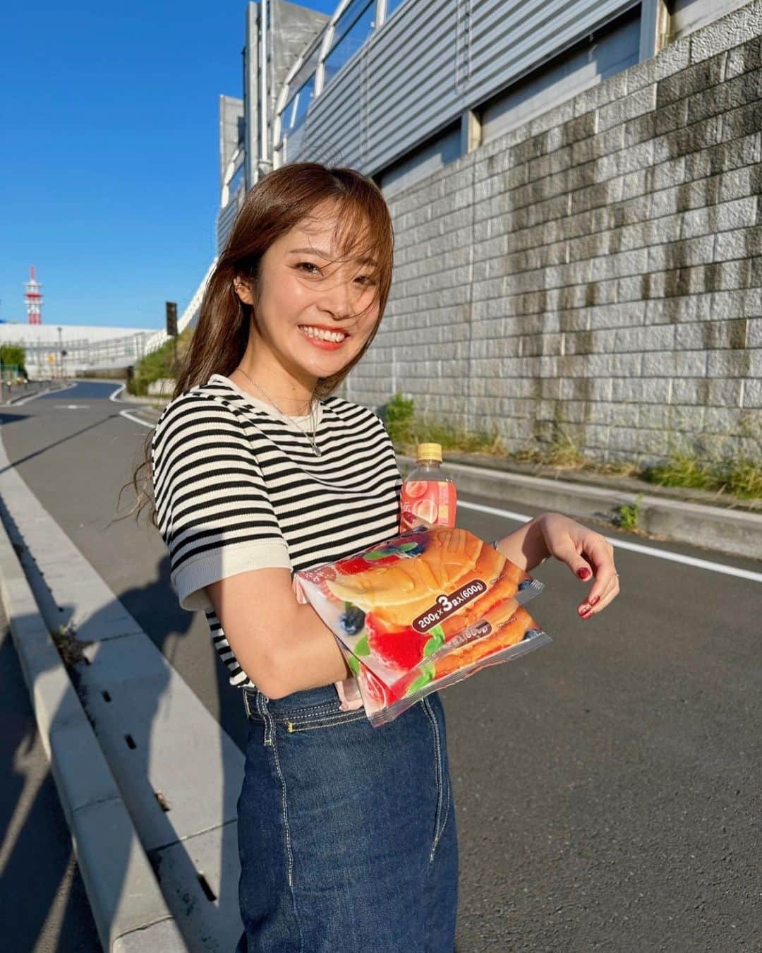 宮脇詩音のインスタグラム：「風とホットケーキミックスと私🥰」