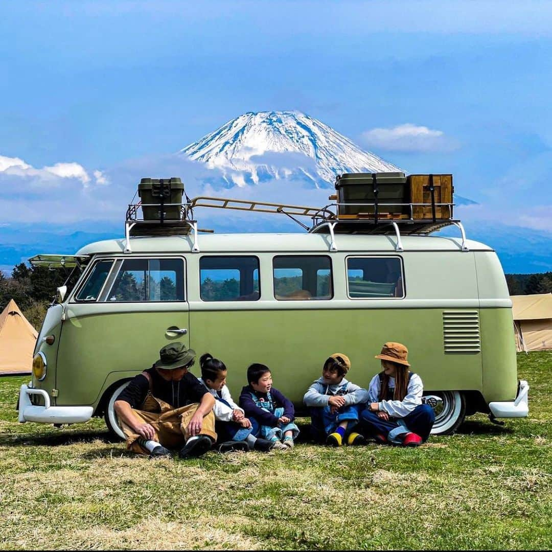 フォルクスワーゲンさんのインスタグラム写真 - (フォルクスワーゲンInstagram)「＼いいね！Volkswagen／ 今日は「愛車の日」と言うことで、 皆さんの愛車をご紹介！  写真からも、皆さんの溢れるクルマ愛が 伝わってきますね💚  Photos by @mocchi197539さん @teas31teasさん @koisan_instaさん @pltmt_さん @yamu_shiroさん @norio28さん  素敵なお写真ありがとうございます✨  本アカウントでは「 #ワーゲン 」のついた写真をシェアさせていただくことがあります。  #フォルクスワーゲン #愛車の日 #ワーゲンのある生活 #車好きな人と繋がりたい #車のある風景 #Volkswagen #VW #VolkswagenLove」5月25日 18時00分 - vw_japan