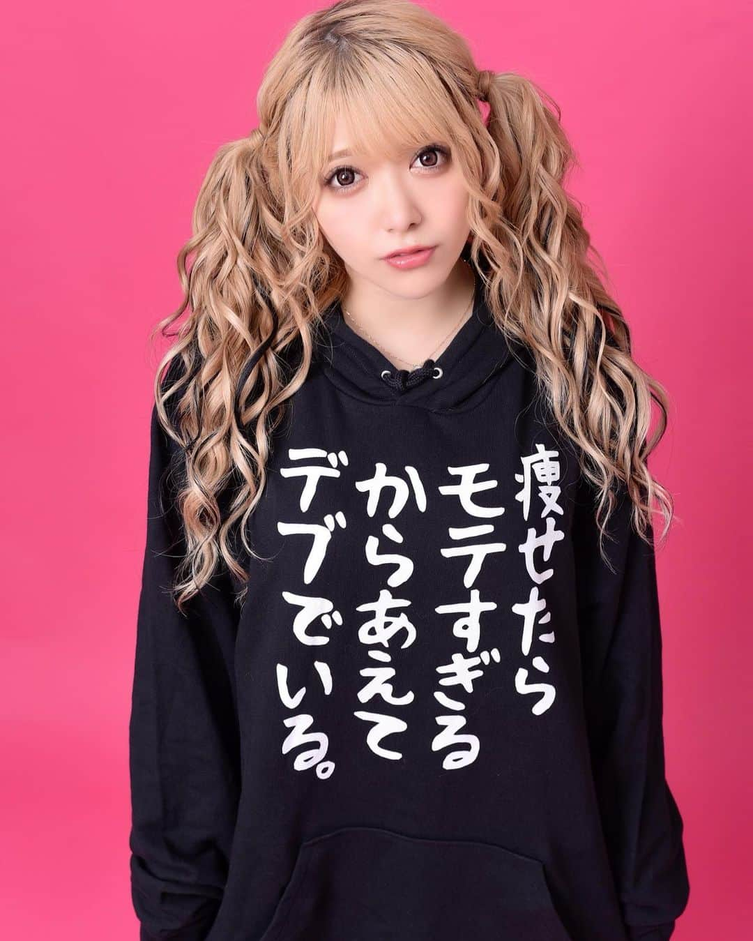 芹野莉奈のインスタグラム：「そういうことや🐽  あ‥🥹  6/17(土)と6/18(日)の２日間 せりののお誕生日会するから空けといて🙏笑  #痩せたらもてすぎるから敢えてデブでいる #ぽっちゃり女子」