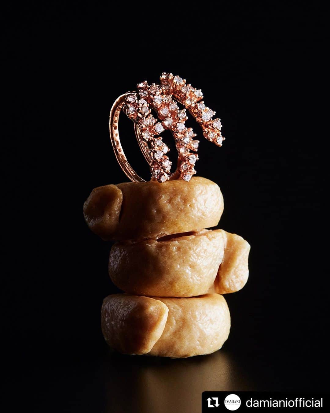 福井駅前ジュエリーパリさんのインスタグラム写真 - (福井駅前ジュエリーパリInstagram)「#Repost @damianiofficial with @use.repost ・・・ #DamianiMimosa ring: a precious jewel dedicated to all Moms.   #TastetheItalianExcellence #Damiani #Handmade #MadeInItaly」5月25日 18時11分 - j_paris_fukui